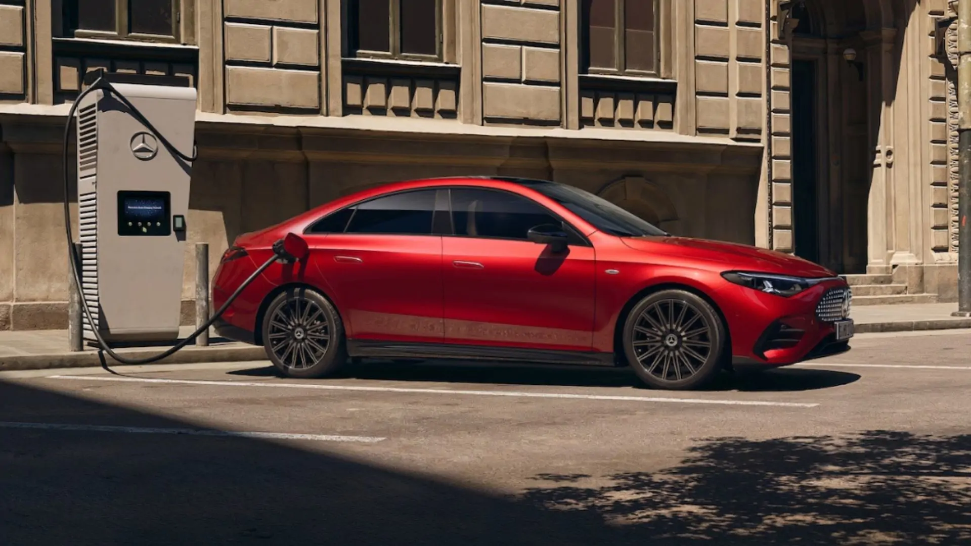 voiture CLA en recharge 
