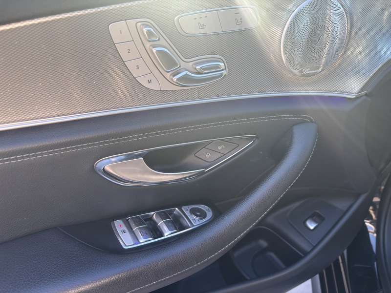 Image Mercedes-Benz CLASSE E BERLINE E 220 d Berline Sportline  Classe E 220 d 9G-Tronic Fascination E 220 d Berline Sportline