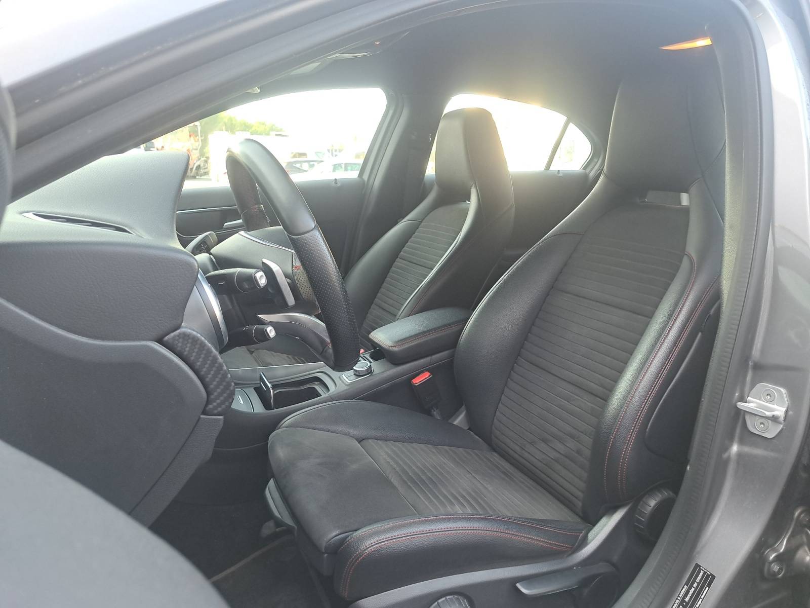 Image Mercedes-Benz CLASSE A A 200 d Intuition  Classe A 200 d 7G-DCT Fascination A 200 d Intuition