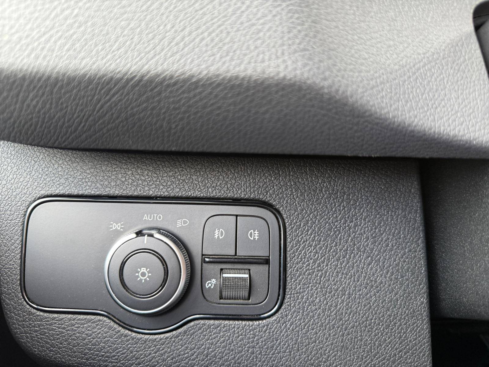 Image Mercedes-Benz SPRINTER 319 CDI Fourgon Toit sureleve Standard  SPRINTER FGN 319 CDI 37 3.5T PROPULSION 319 CDI Fourgon Toit sureleve Standard