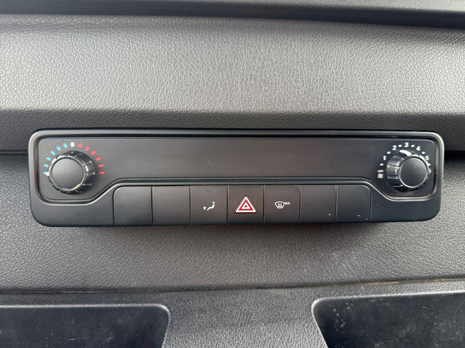 Image Mercedes-Benz SPRINTER 319 CDI Fourgon Toit sureleve Standard  SPRINTER FGN 319 CDI 37 3.5T PROPULSION 319 CDI Fourgon Toit sureleve Standard