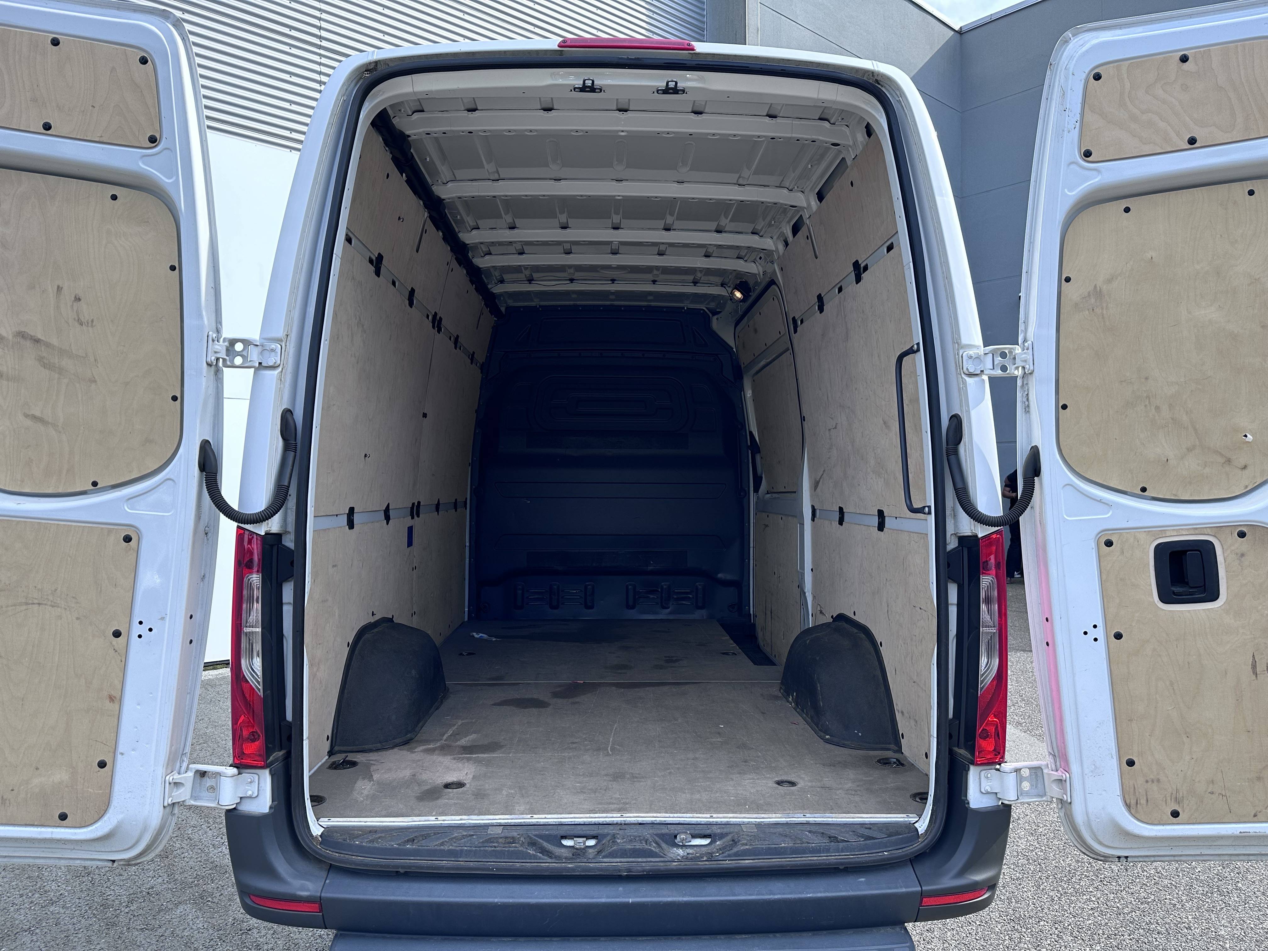 Image Mercedes-Benz SPRINTER 315 CDI Fourgon Toit sureleve Standard  SPRINTER FGN 315 CDI 37 3.5T RWD FIRST 315 CDI Fourgon Toit sureleve Standard