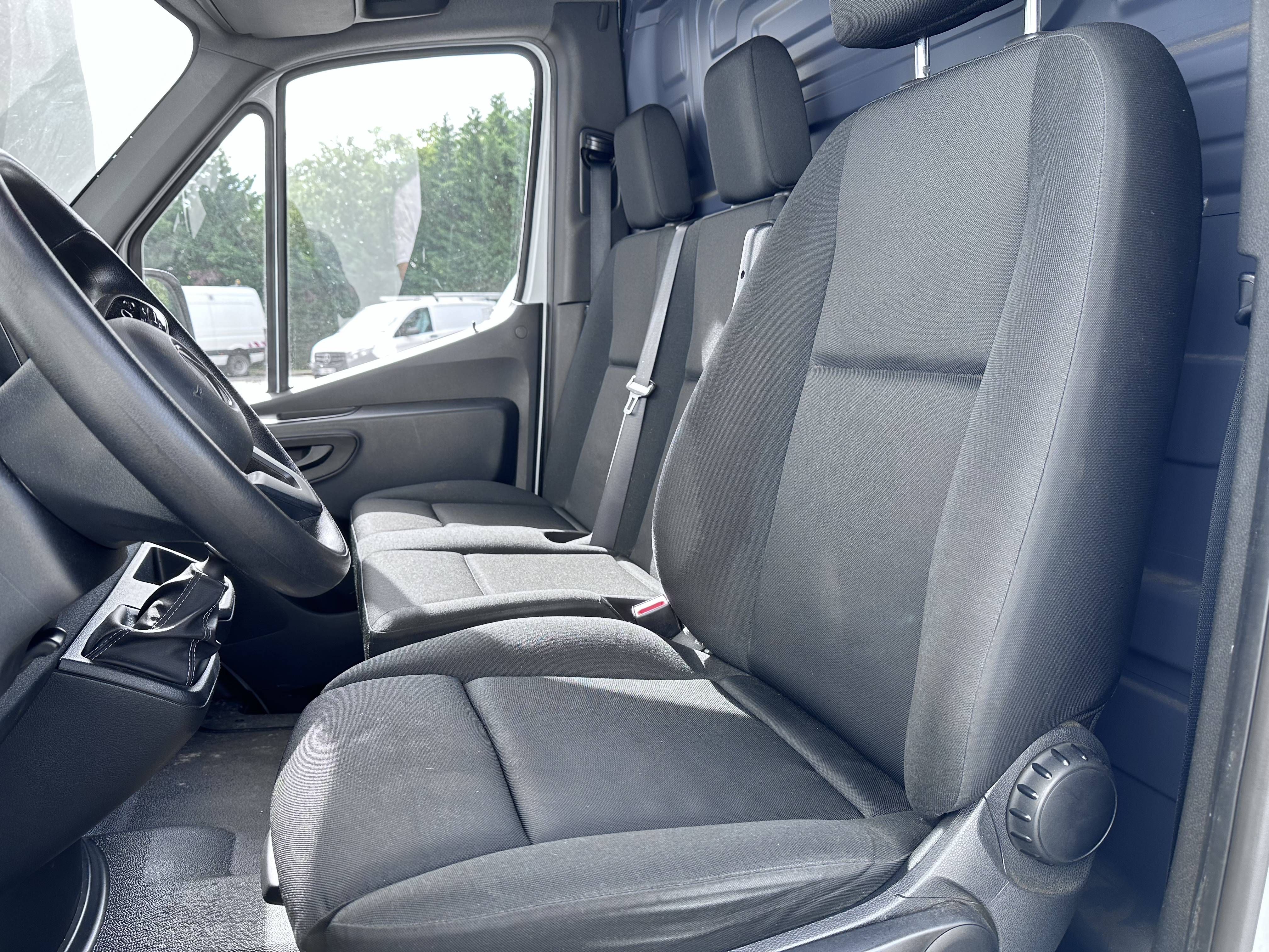 Image Mercedes-Benz SPRINTER 315 CDI Fourgon Toit sureleve Standard  SPRINTER FGN 315 CDI 37 3.5T RWD FIRST 315 CDI Fourgon Toit sureleve Standard