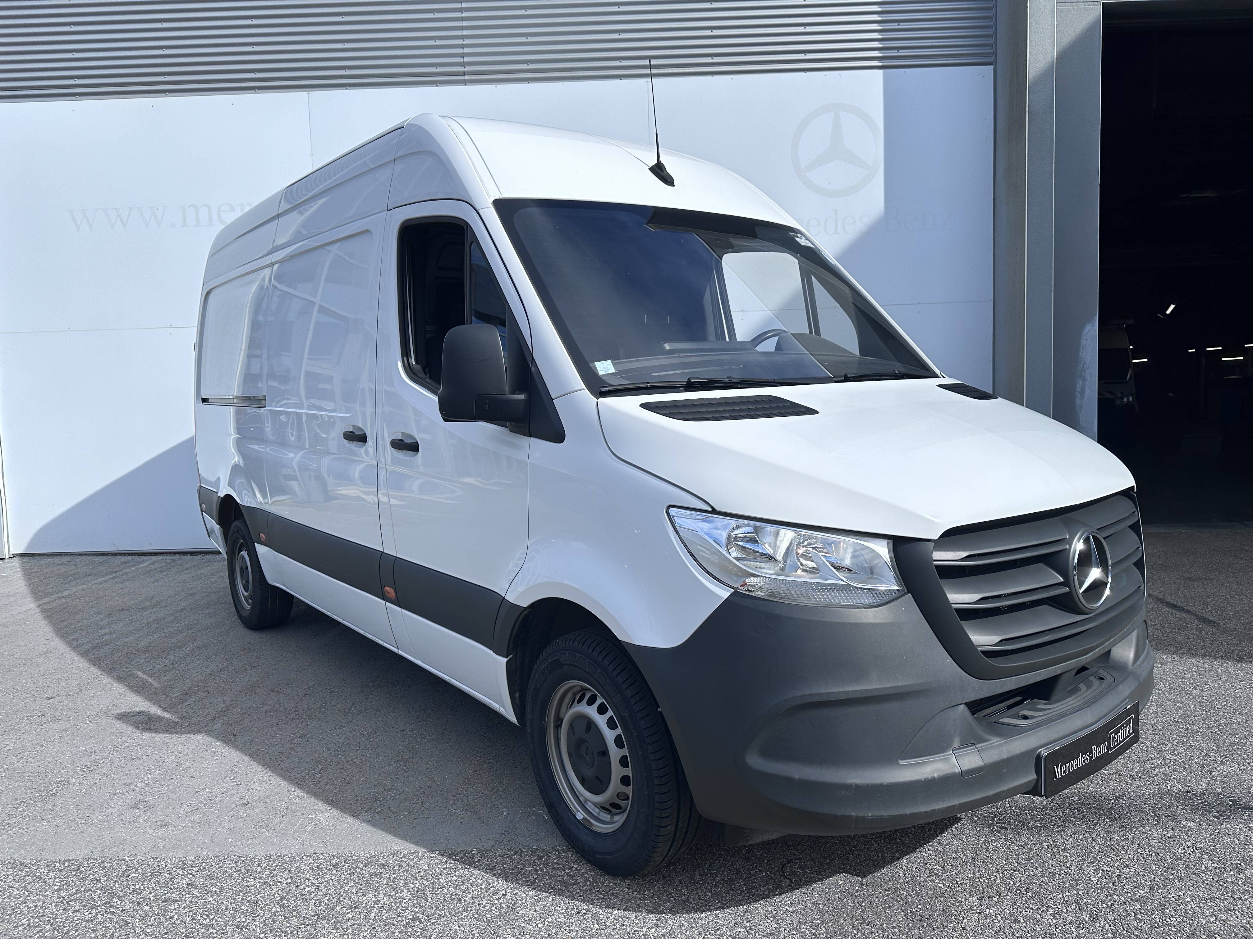 Image Mercedes-Benz SPRINTER 315 CDI Fourgon Toit sureleve Standard  SPRINTER FGN 315 CDI 37 3.5T RWD FIRST 315 CDI Fourgon Toit sureleve Standard