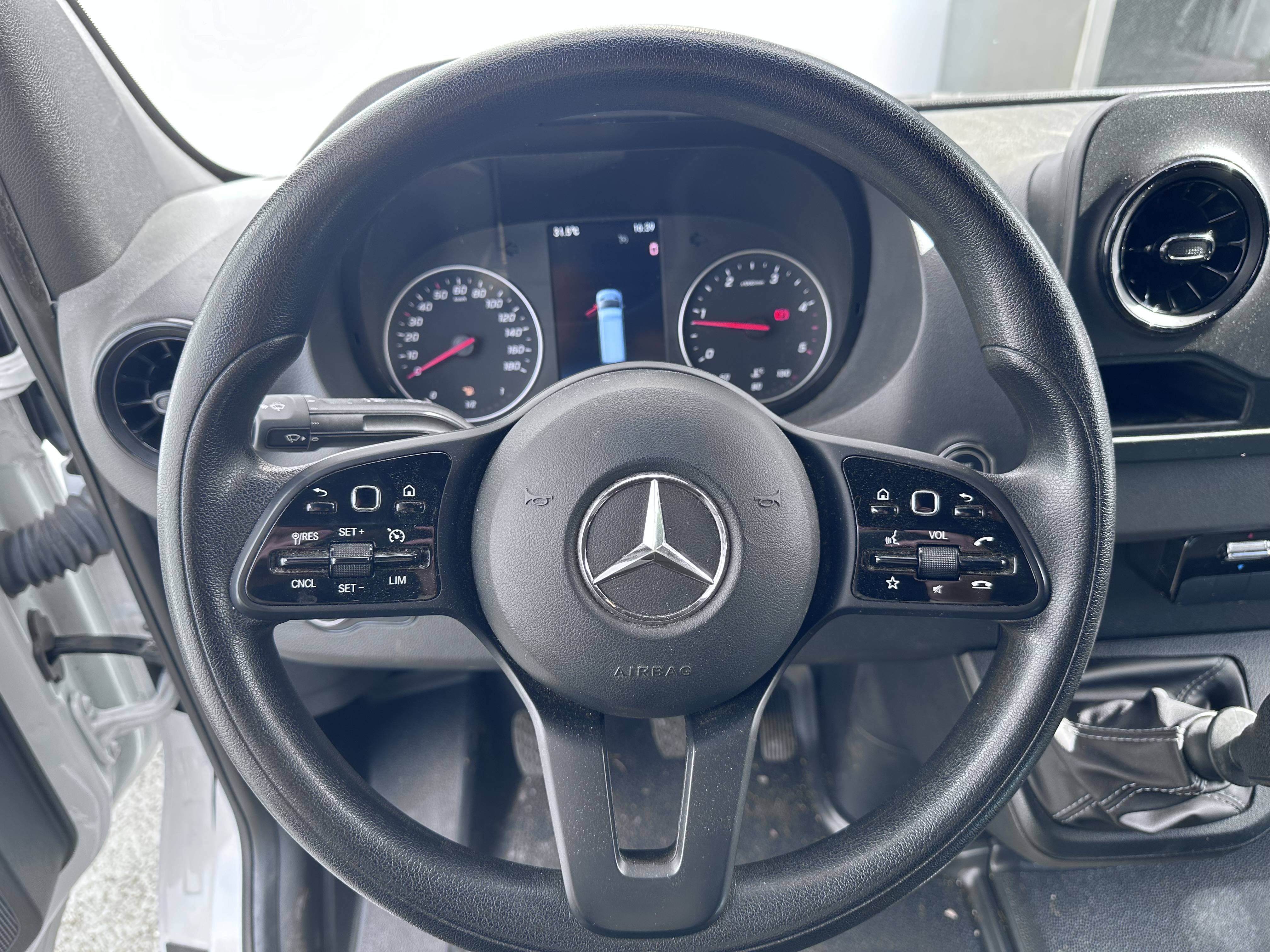 Image Mercedes-Benz SPRINTER 315 CDI Fourgon Toit sureleve Standard  SPRINTER FGN 315 CDI 37 3.5T RWD FIRST 315 CDI Fourgon Toit sureleve Standard