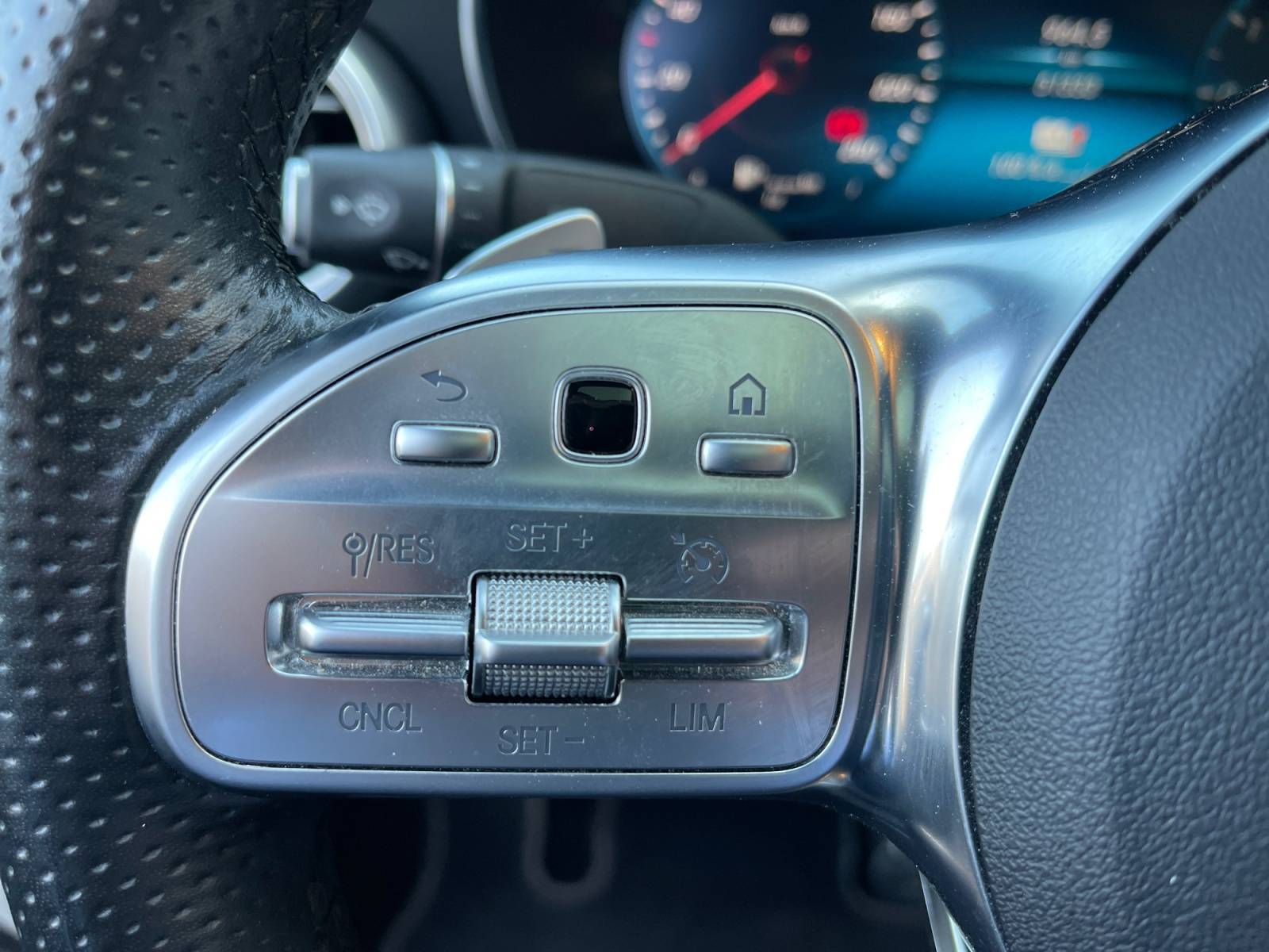 Image Mercedes-Benz CLASSE C BERLINE Classe C 300 de Berline AMG Line  C300 DE 9G-TRONIC AMG LINE Classe C 300 de Berline AMG Line