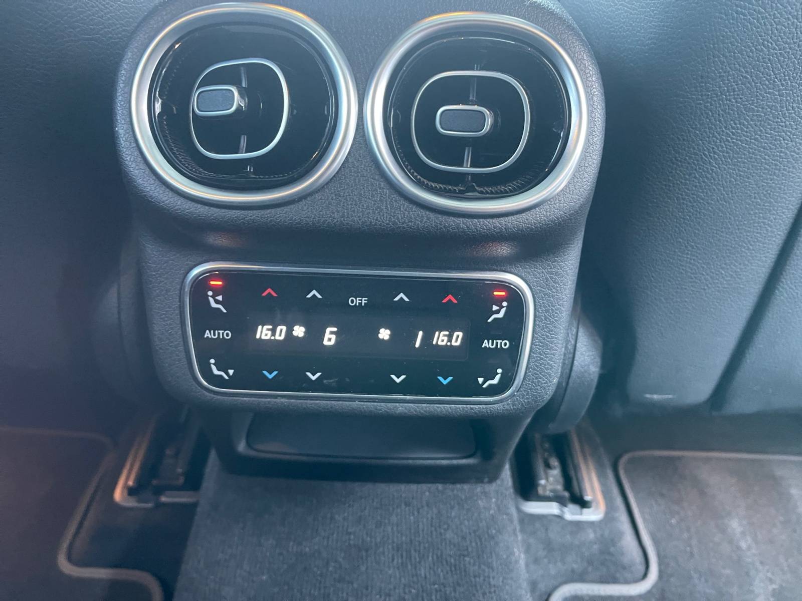 Image Mercedes-Benz GLC SUV GLC 300 de 4MATIC AMG Line  GLC 300 de Hybrid EQ 4MATIC AMG Line GLC 300 de 4MATIC AMG Line