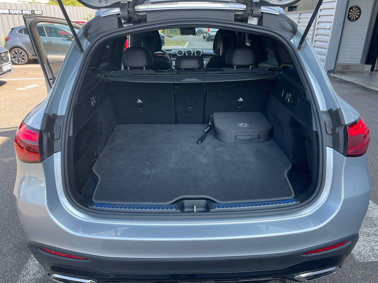 Image Mercedes-Benz GLC SUV GLC 300 de 4MATIC AMG Line  GLC 300 de Hybrid EQ 4MATIC AMG Line GLC 300 de 4MATIC AMG Line