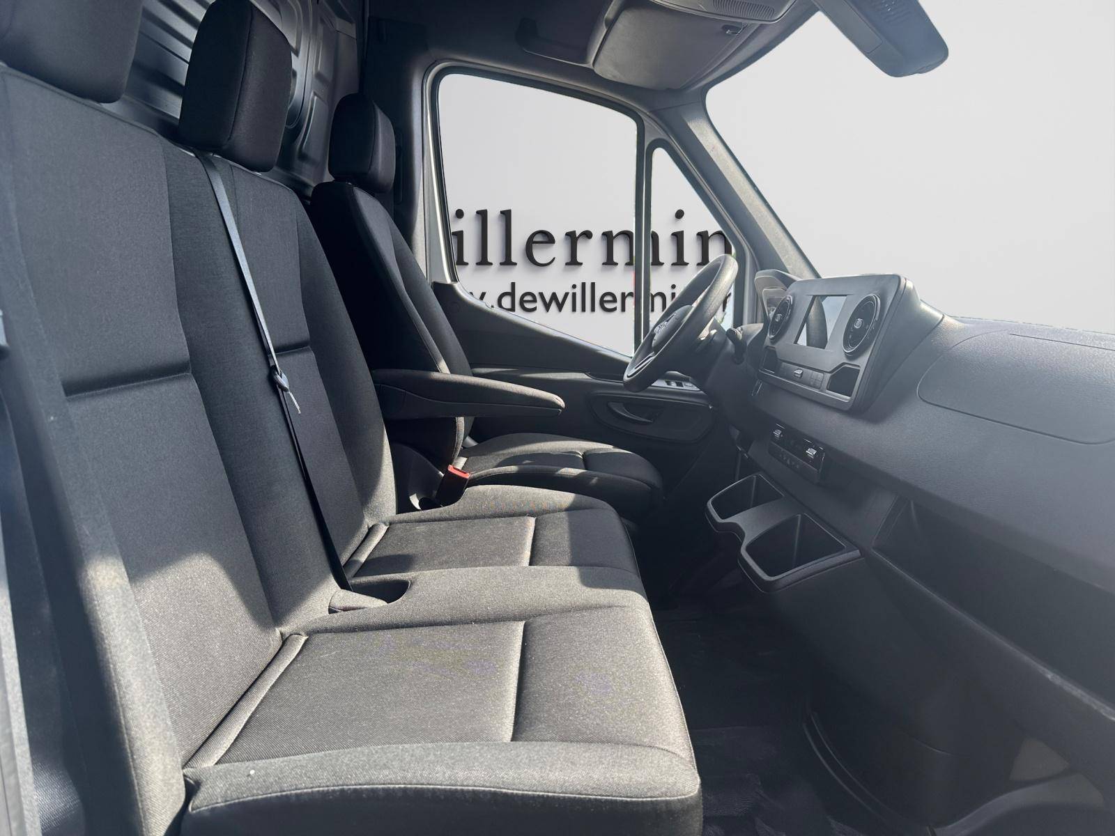 Image Mercedes-Benz SPRINTER 315 CDI Fourgon Toit sureleve Long  SPRINTER FGN 315 CDI 43 3.5T RWD FIRST 315 CDI Fourgon Toit sureleve Long