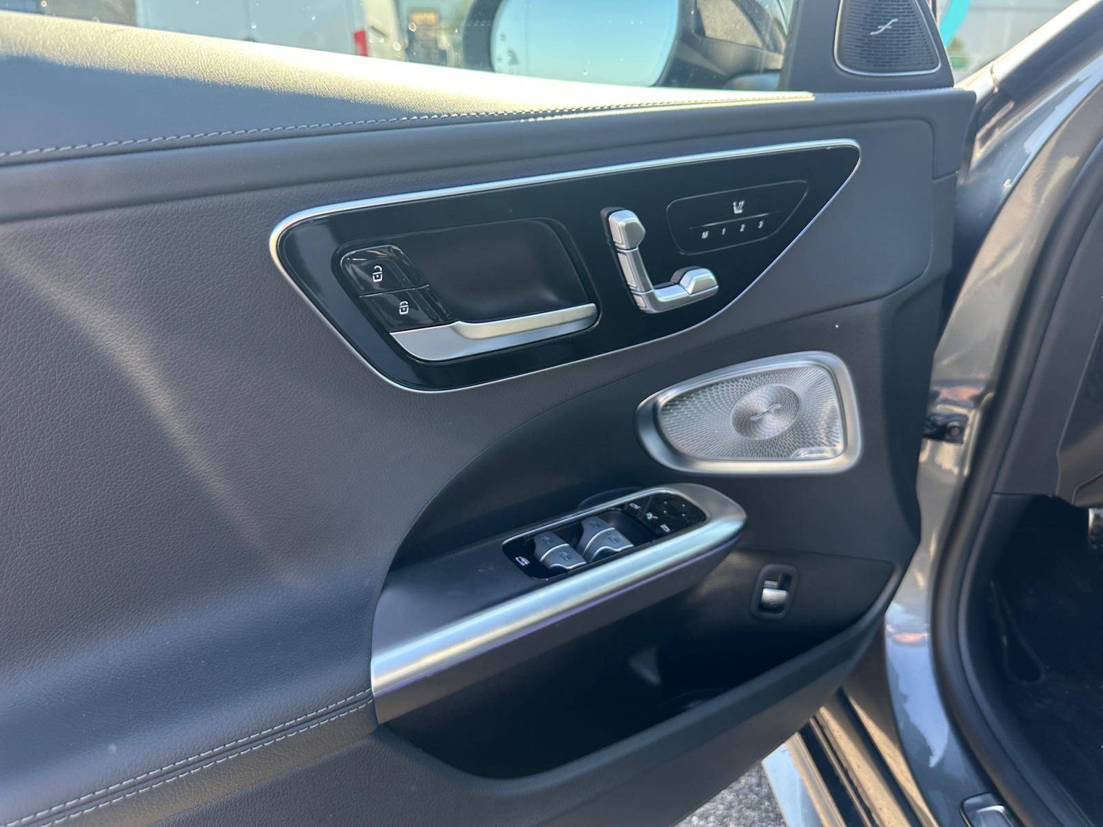 Image Mercedes-Benz CLASSE C BREAK Classe C 300 de Hybrid EQ Break AMG Line  Classe C 300 d e Hybrid EQ Break AMG Line Classe C 300 de Hybrid EQ Break AMG Line