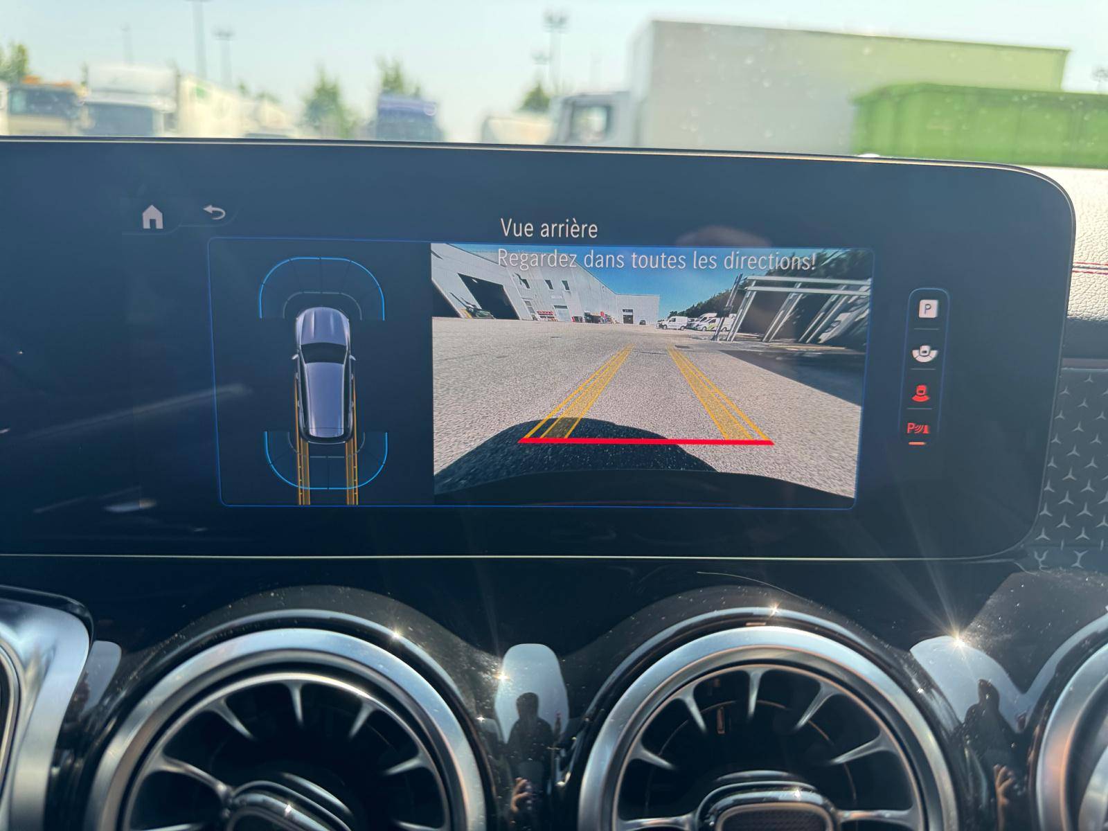 Image Mercedes-Benz EQB 350 4MATIC AMG Line  EQB 350 4MATIC AMG Line 350 4MATIC AMG Line