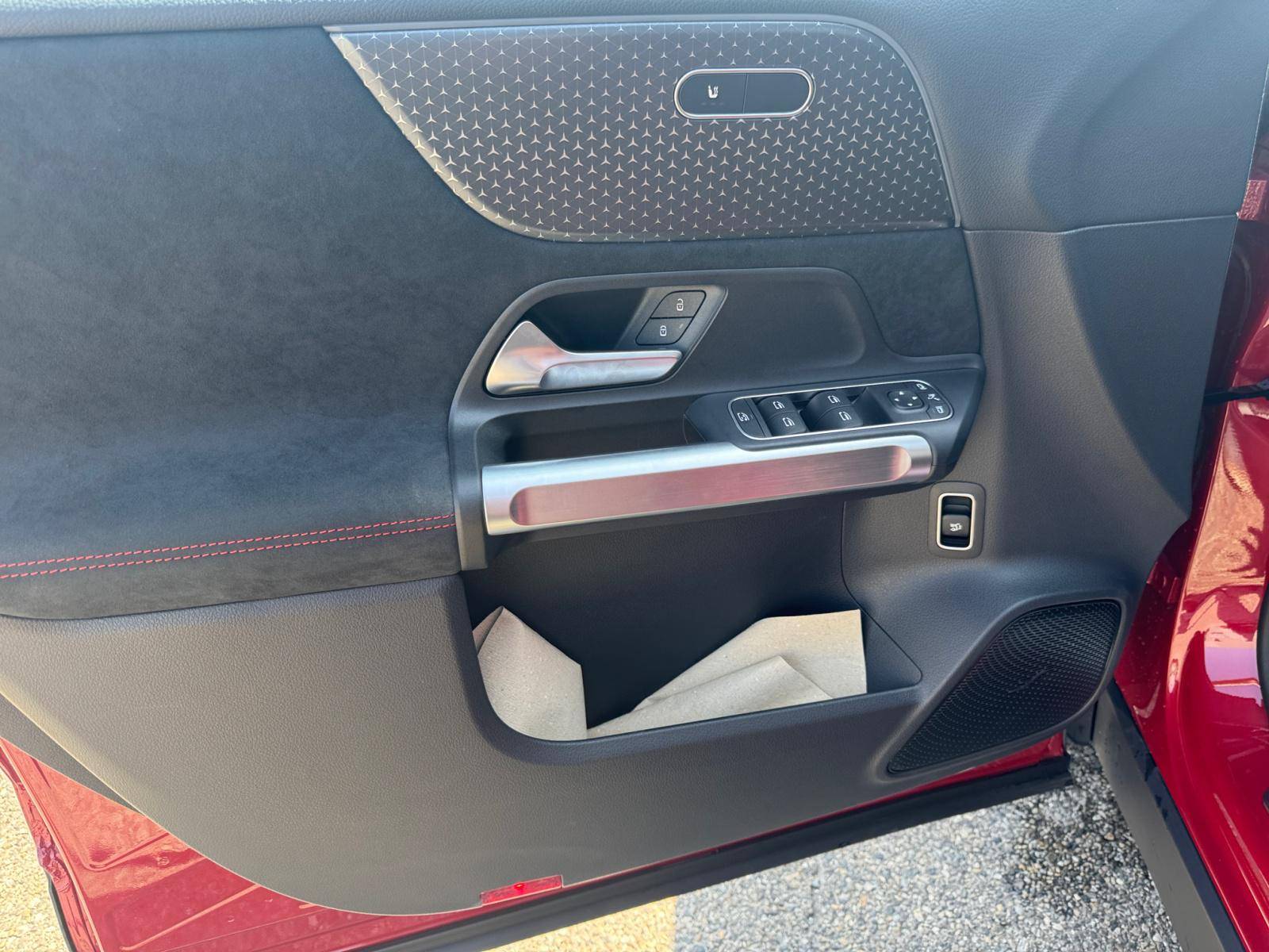 Image Mercedes-Benz EQB 350 4MATIC AMG Line  EQB 350 4MATIC AMG Line 350 4MATIC AMG Line