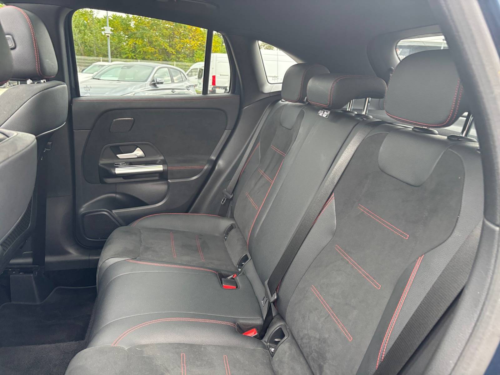 Image Mercedes-Benz GLA 220 d 4MATIC AMG Line  GLA 220 d 4MATIC AMG Line 220 d 4MATIC AMG Line