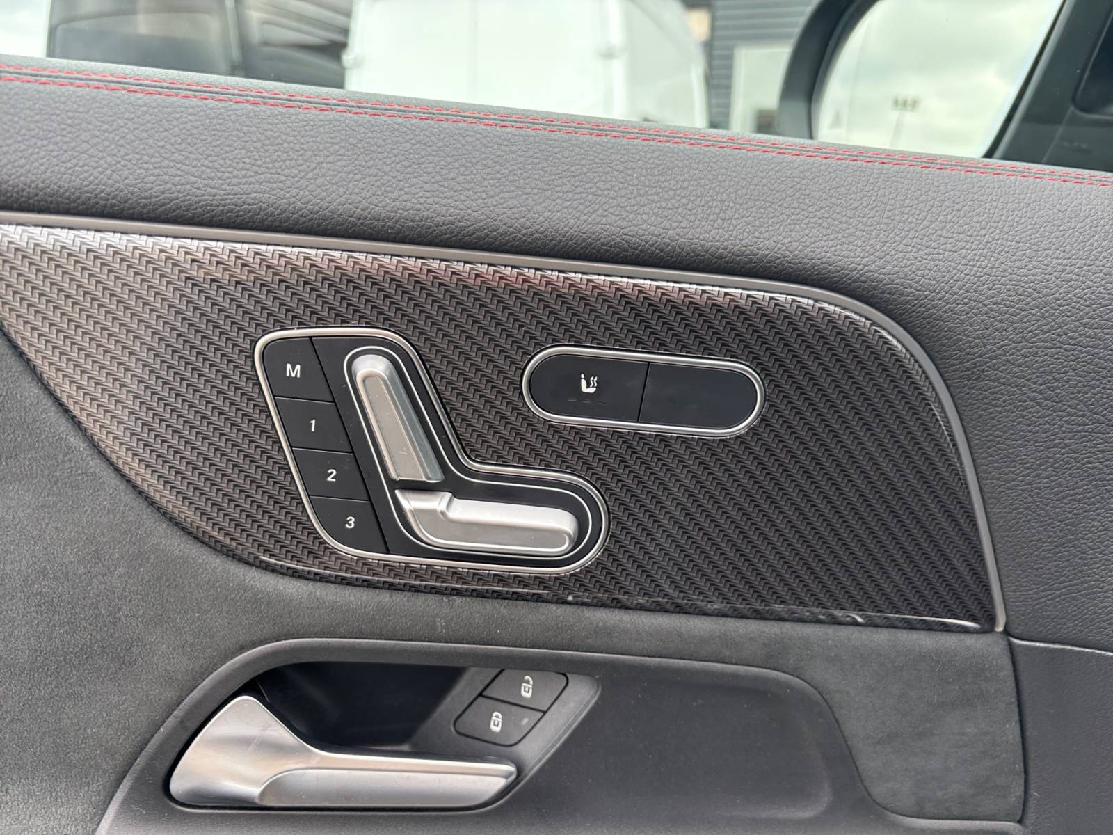 Image Mercedes-Benz GLA 220 d 4MATIC AMG Line  GLA 220 d 4MATIC AMG Line 220 d 4MATIC AMG Line