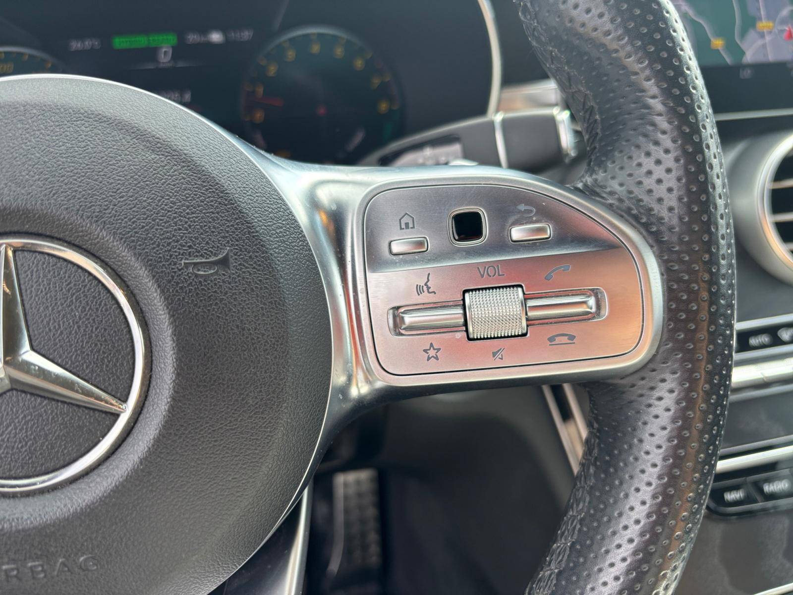 Image Mercedes-Benz CLASSE C BERLINE Classe C 300 e Berline AMG Line  Classe C 300 e Berline AMG Line Classe C 300 e Berline AMG Line