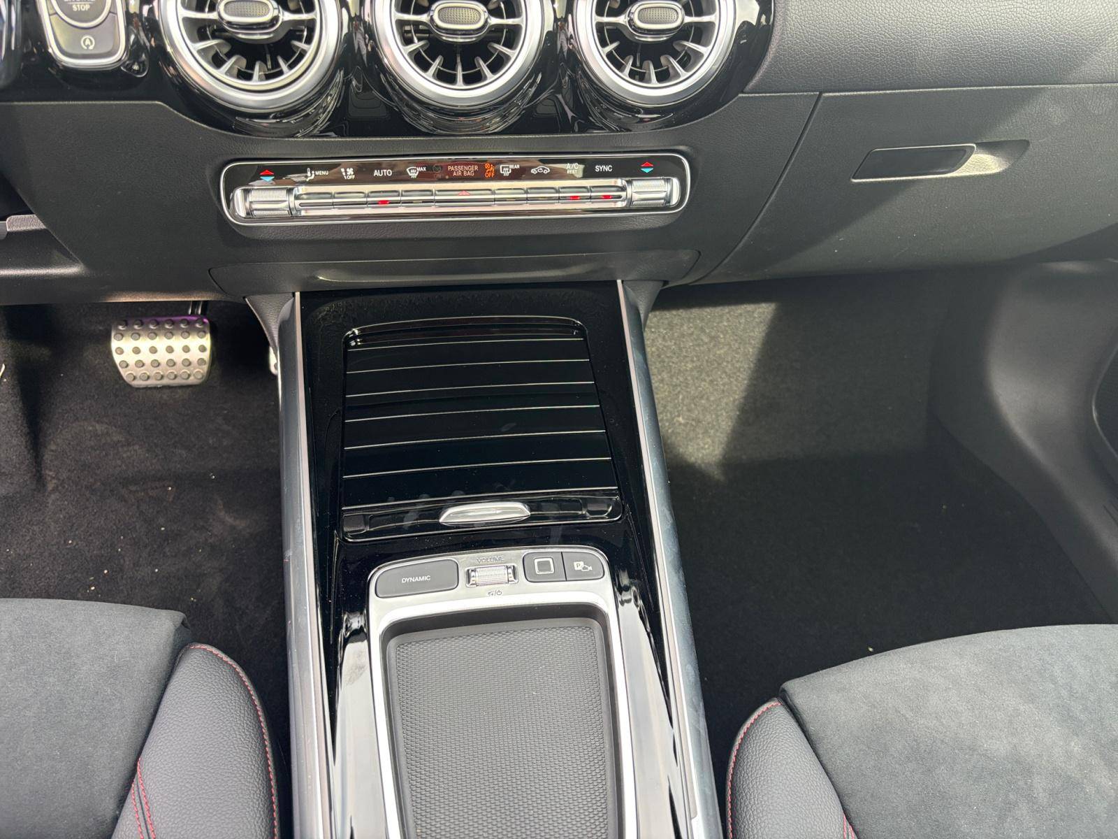 Image Mercedes-Benz GLA 200 d AMG Line  GLA 200 d AMG Line 200 d AMG Line