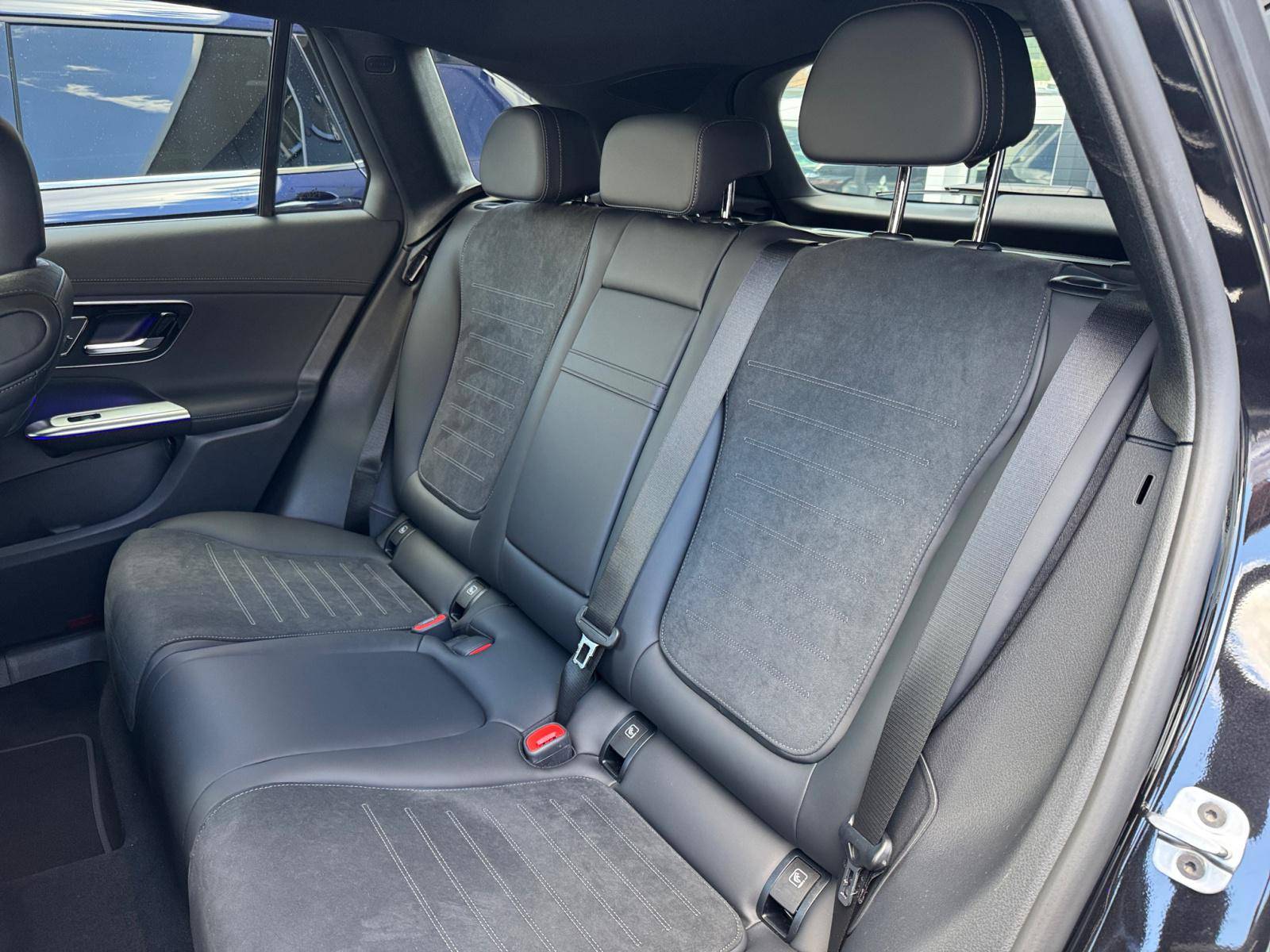 Image Mercedes-Benz GLC SUV GLC 300 e  Hybrid EQ 4MATIC AMG Line +  GLC 300 e  Hybrid EQ 4MATIC AMG Line + GLC 300 e  Hybrid EQ 4MATIC AMG Line +