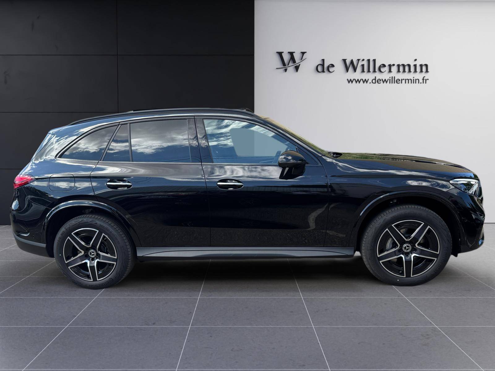 Image Mercedes-Benz GLC SUV GLC 300 e  Hybrid EQ 4MATIC AMG Line +  GLC 300 e  Hybrid EQ 4MATIC AMG Line + GLC 300 e  Hybrid EQ 4MATIC AMG Line +