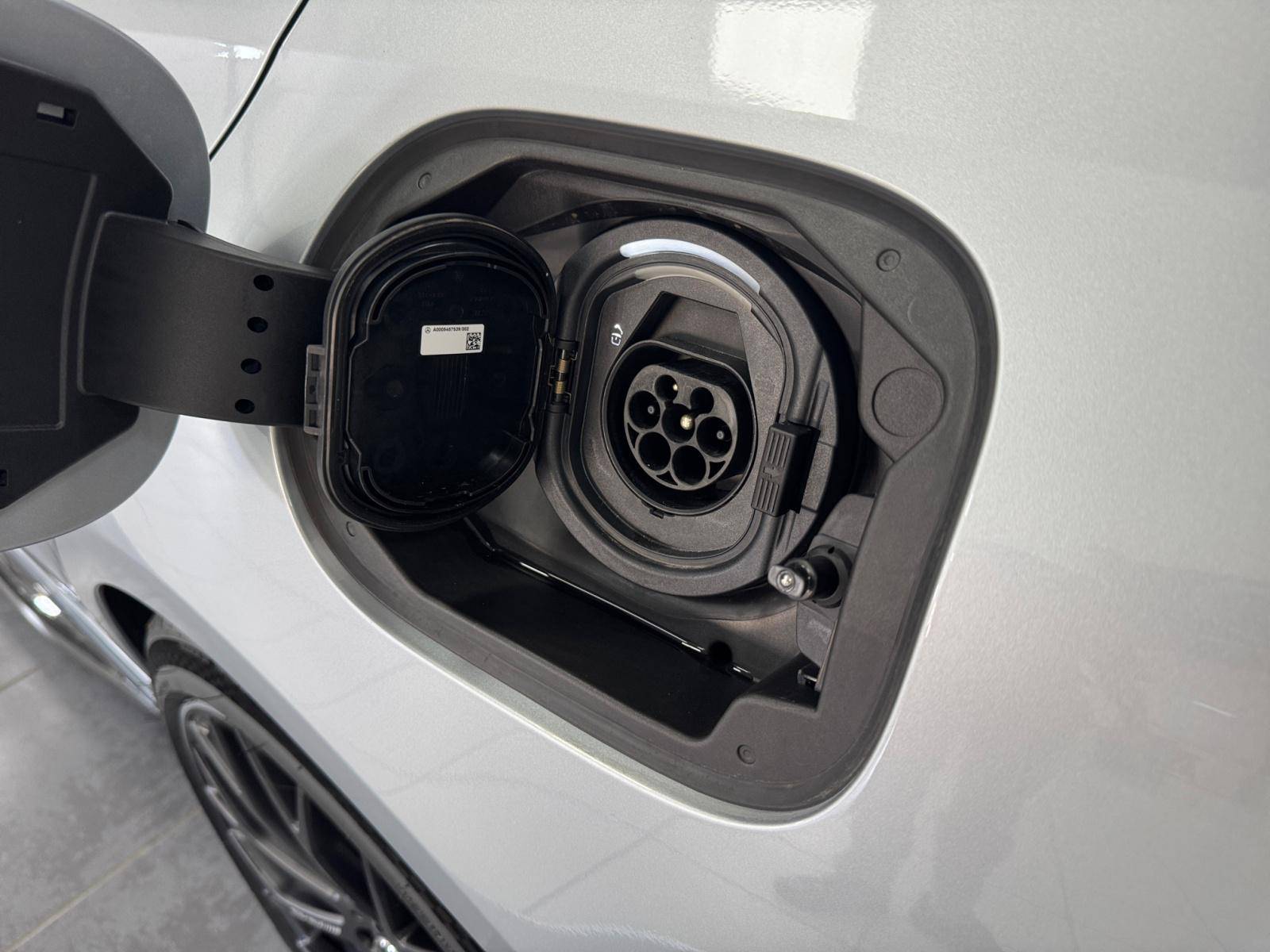 Image Mercedes-Benz CLASSE C BERLINE Mercedes-AMG C 63 S E PERFORMANCE Berline  Classe C AMG 63 S E Performance 9G-Tronic 4Matic+ Mercedes-AMG C 63 S E PERFORMANCE Berline