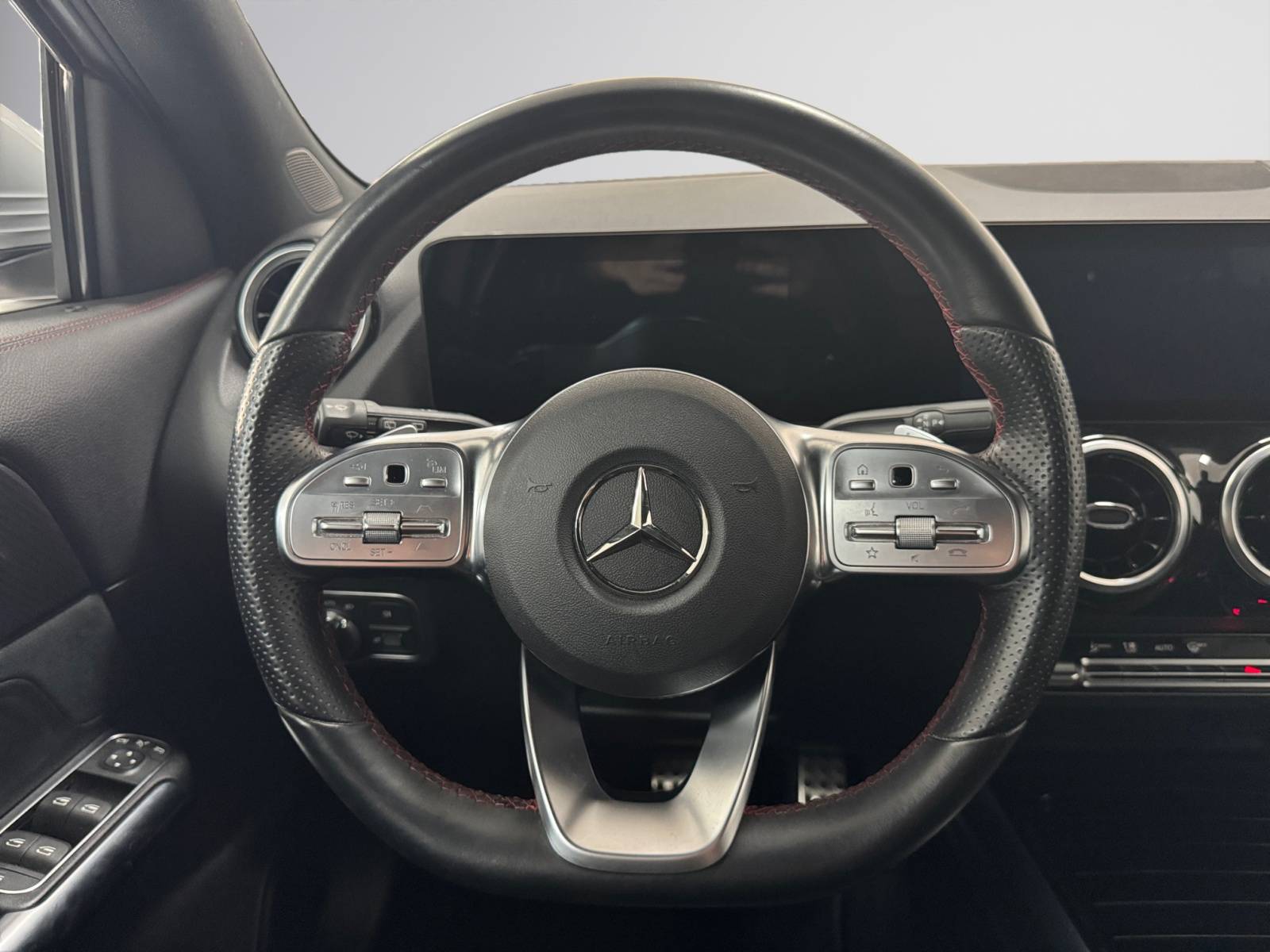 Image Mercedes-Benz GLA 200 d AMG Line  GLA 200D 8G-DCT AMG LINE 200 d AMG Line