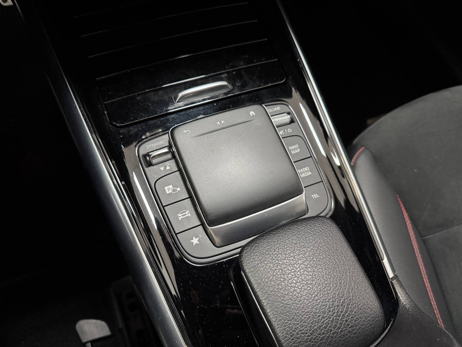 Image Mercedes-Benz GLA 200 d AMG Line  GLA 200D 8G-DCT AMG LINE 200 d AMG Line