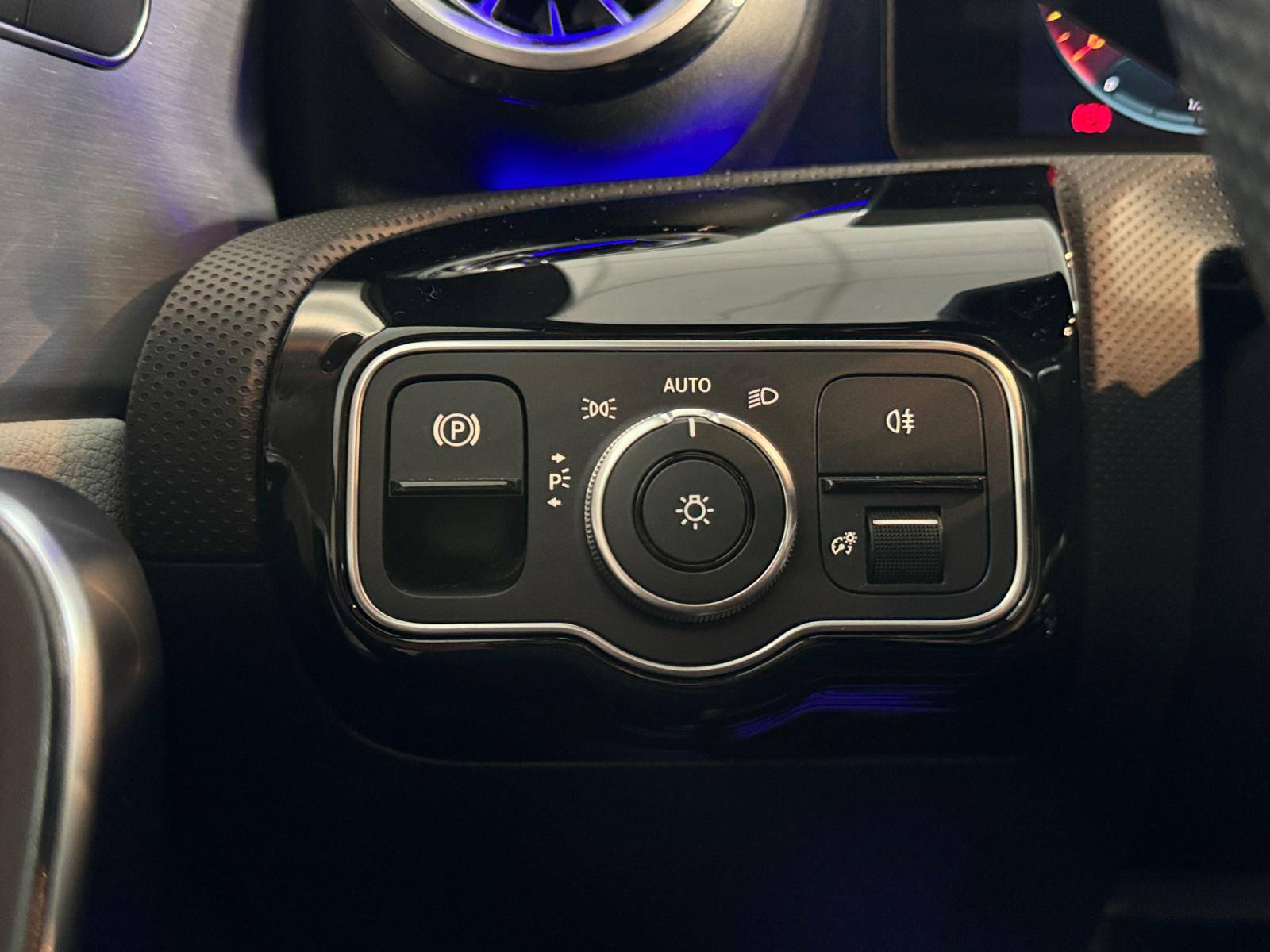 Image Mercedes-Benz CLASSE A 180 AMG Line  Classe A 180 7G-DCT AMG Line 180 AMG Line