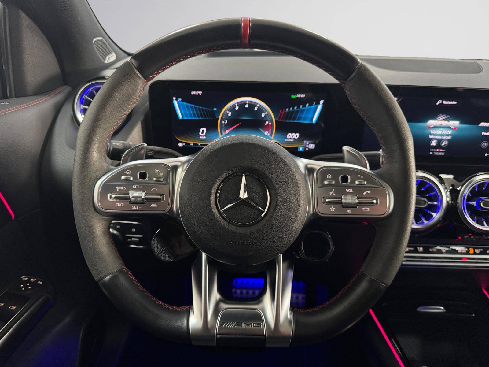 Image Mercedes-Benz GLA Mercedes-AMG  45 S 4MATIC+  GLA 45 S AMG 8G-DCT Speedshift AMG 4Matic+ Mercedes-AMG  45 S 4MATIC+