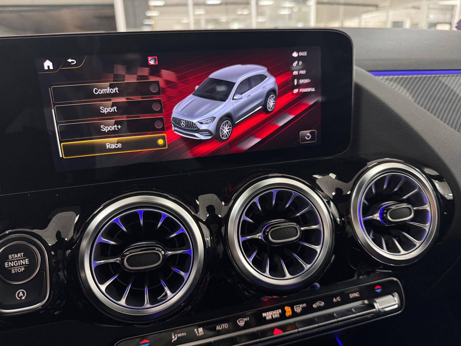 Image Mercedes-Benz GLA Mercedes-AMG  45 S 4MATIC+  GLA 45 S AMG 8G-DCT Speedshift AMG 4Matic+ Mercedes-AMG  45 S 4MATIC+