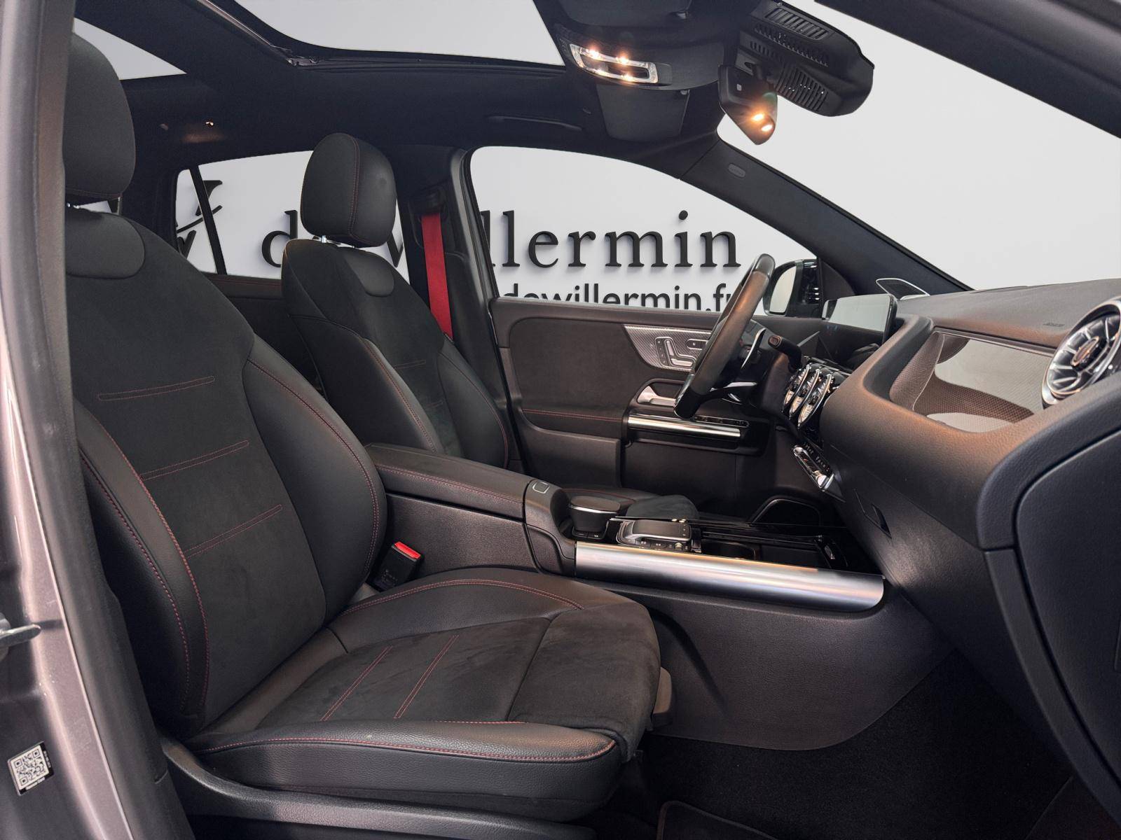 Image Mercedes-Benz GLA Mercedes-AMG  45 S 4MATIC+  GLA 45 S AMG 8G-DCT Speedshift AMG 4Matic+ Mercedes-AMG  45 S 4MATIC+