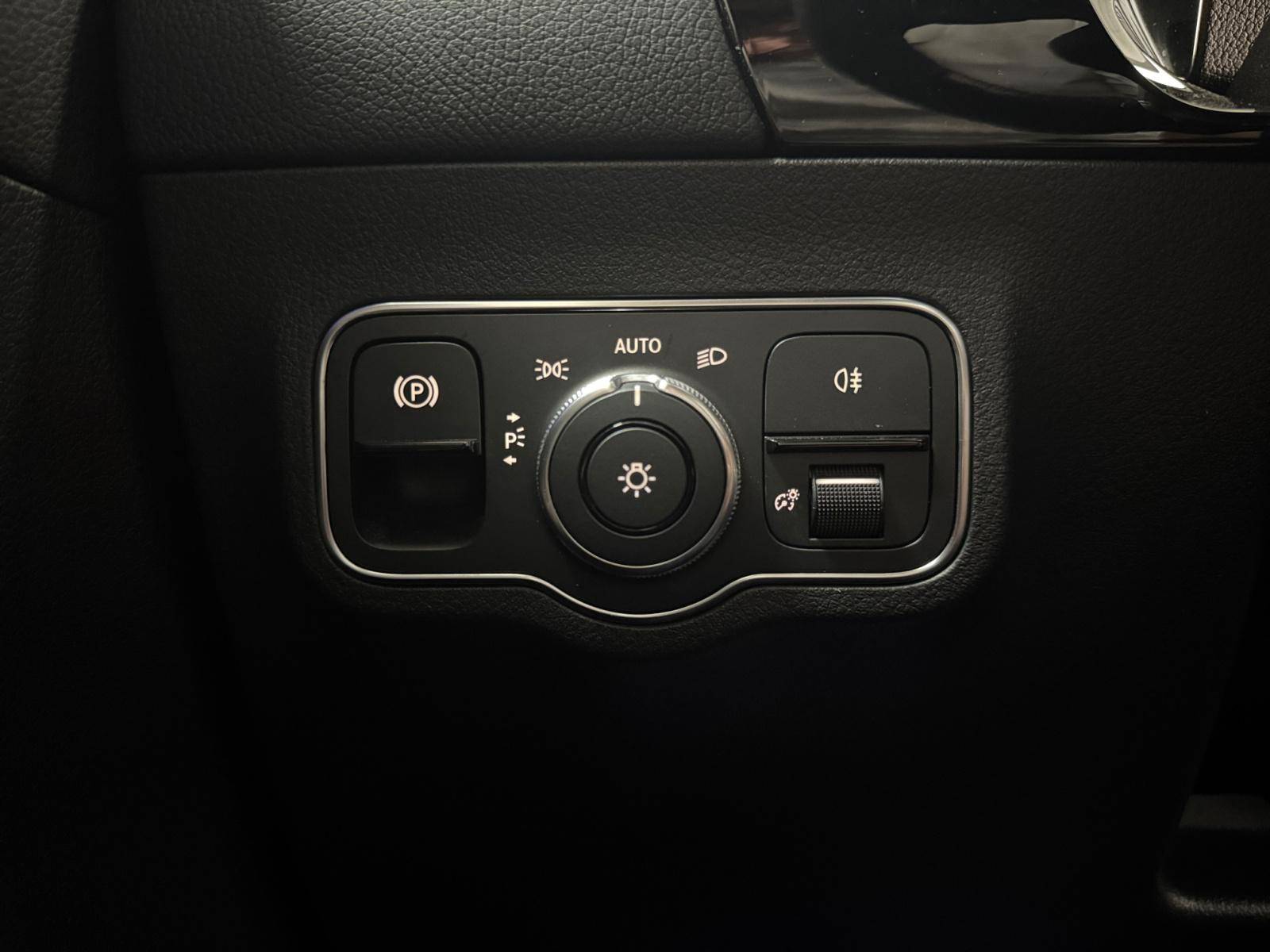 Image Mercedes-Benz GLA Mercedes-AMG  45 S 4MATIC+  GLA 45 S AMG 8G-DCT Speedshift AMG 4Matic+ Mercedes-AMG  45 S 4MATIC+