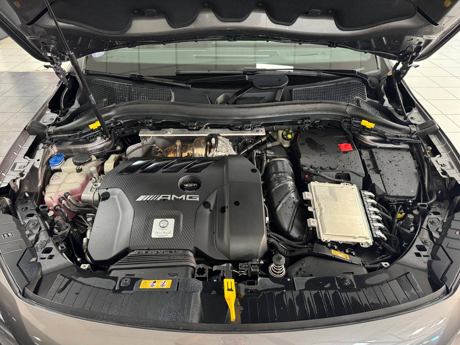 Image Mercedes-Benz GLA Mercedes-AMG  45 S 4MATIC+  GLA 45 S AMG 8G-DCT Speedshift AMG 4Matic+ Mercedes-AMG  45 S 4MATIC+