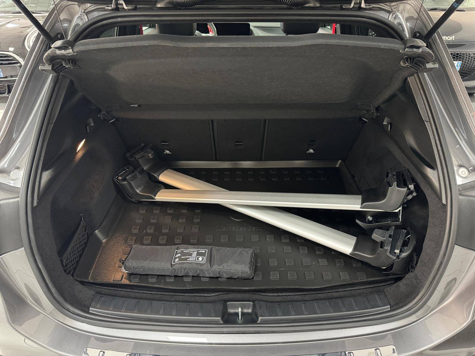 Image Mercedes-Benz GLA Mercedes-AMG  45 S 4MATIC+  GLA 45 S AMG 8G-DCT Speedshift AMG 4Matic+ Mercedes-AMG  45 S 4MATIC+