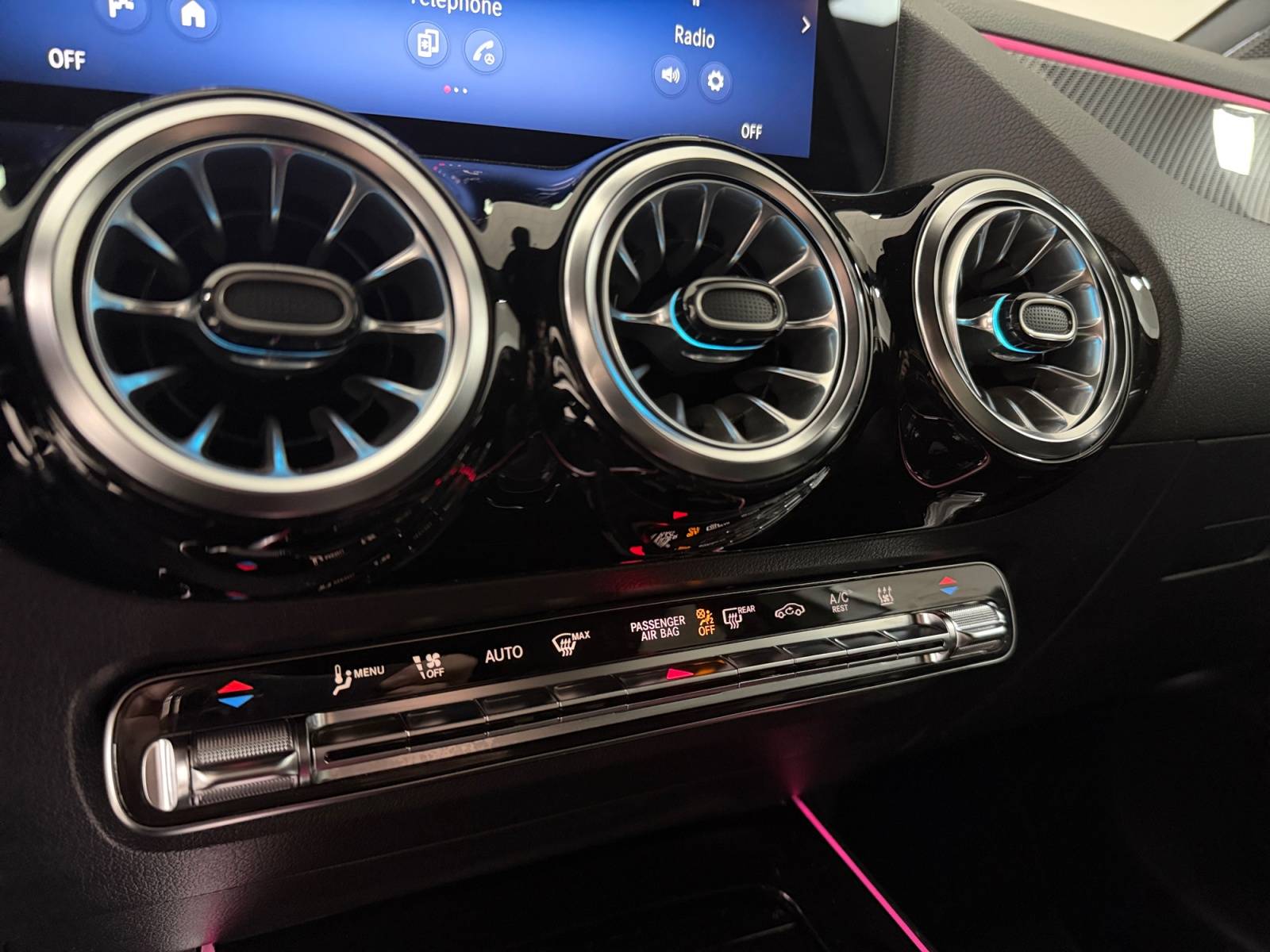 Image Mercedes-Benz GLA 250 e AMG Line  GLA 250 e 8G-DCT AMG Line 250 e AMG Line