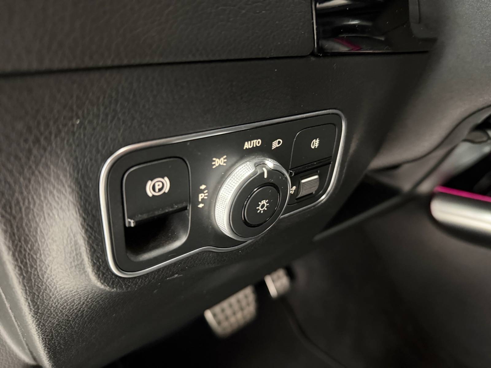 Image Mercedes-Benz GLA 250 e AMG Line  GLA 250 e 8G-DCT AMG Line 250 e AMG Line