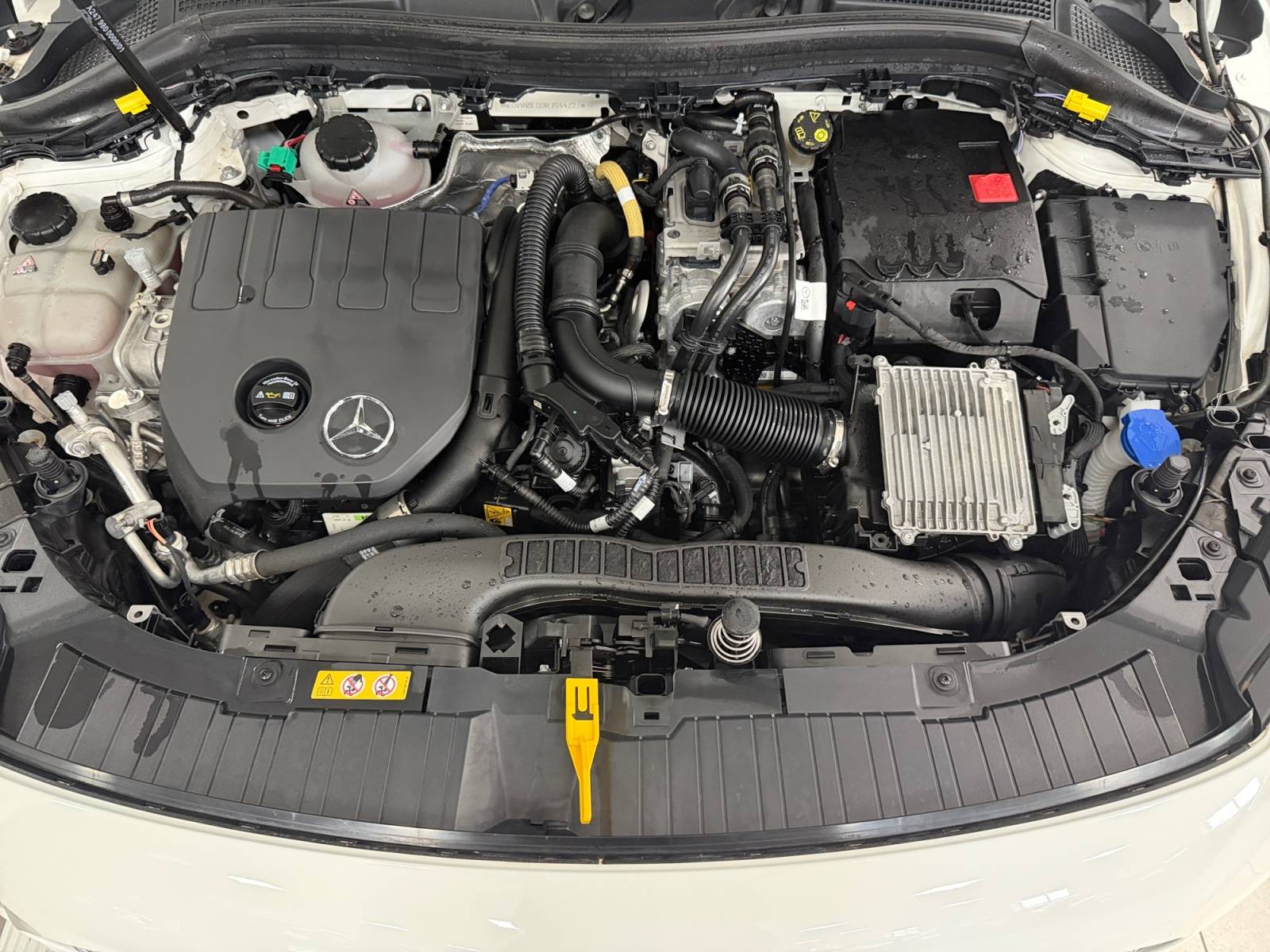 Image Mercedes-Benz GLA 250 e AMG Line  GLA 250 e 8G-DCT AMG Line 250 e AMG Line