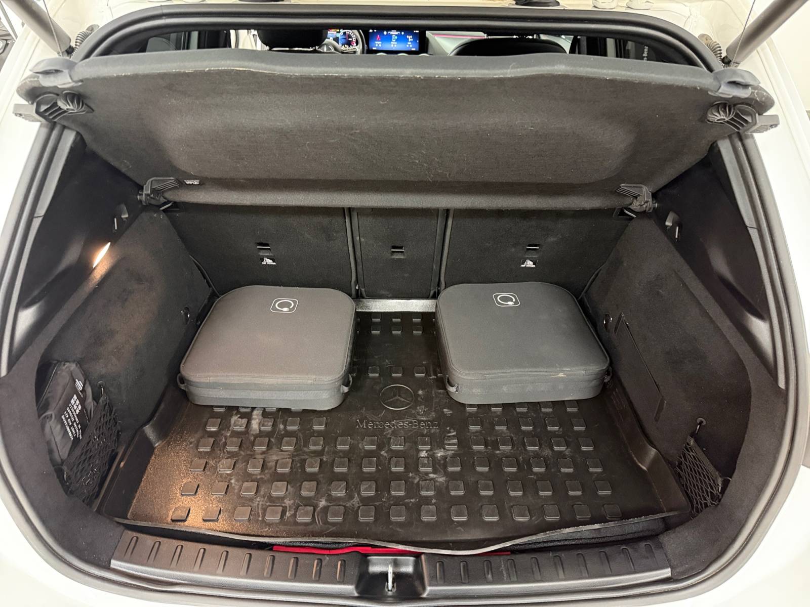 Image Mercedes-Benz GLA 250 e AMG Line  GLA 250 e 8G-DCT AMG Line 250 e AMG Line