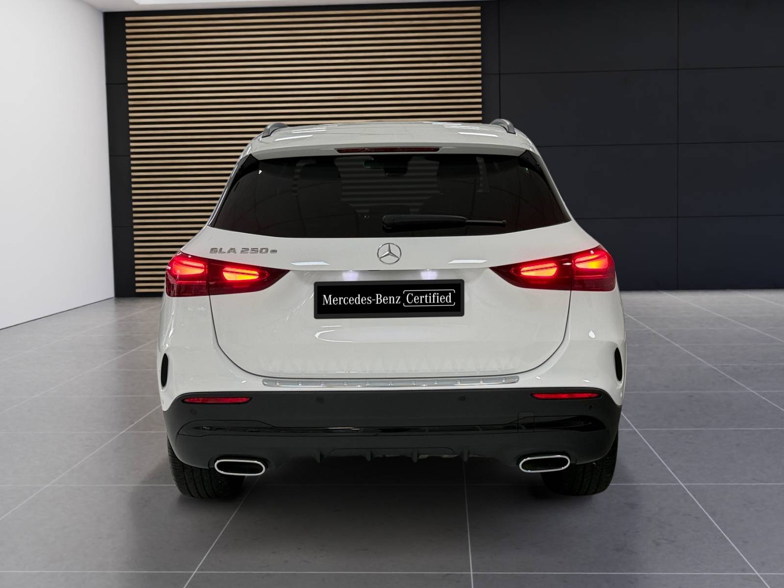 Image Mercedes-Benz GLA 250 e AMG Line  GLA 250 e 8G-DCT AMG Line 250 e AMG Line