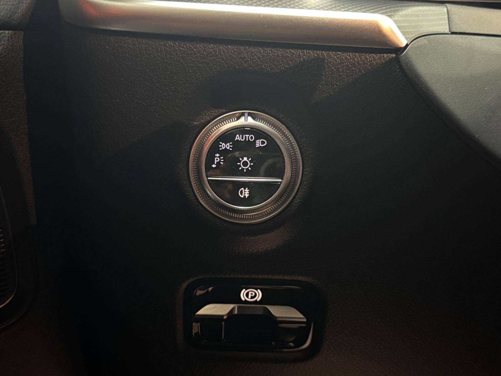 Image Mercedes-Benz CLASSE C BREAK Classe C 300 e Hybrid EQ Break Avantgarde Line  Classe C Break 300 e 9G-Tronic Avantgarde Line Classe C 300 e Hybrid EQ Break Avantgarde Line