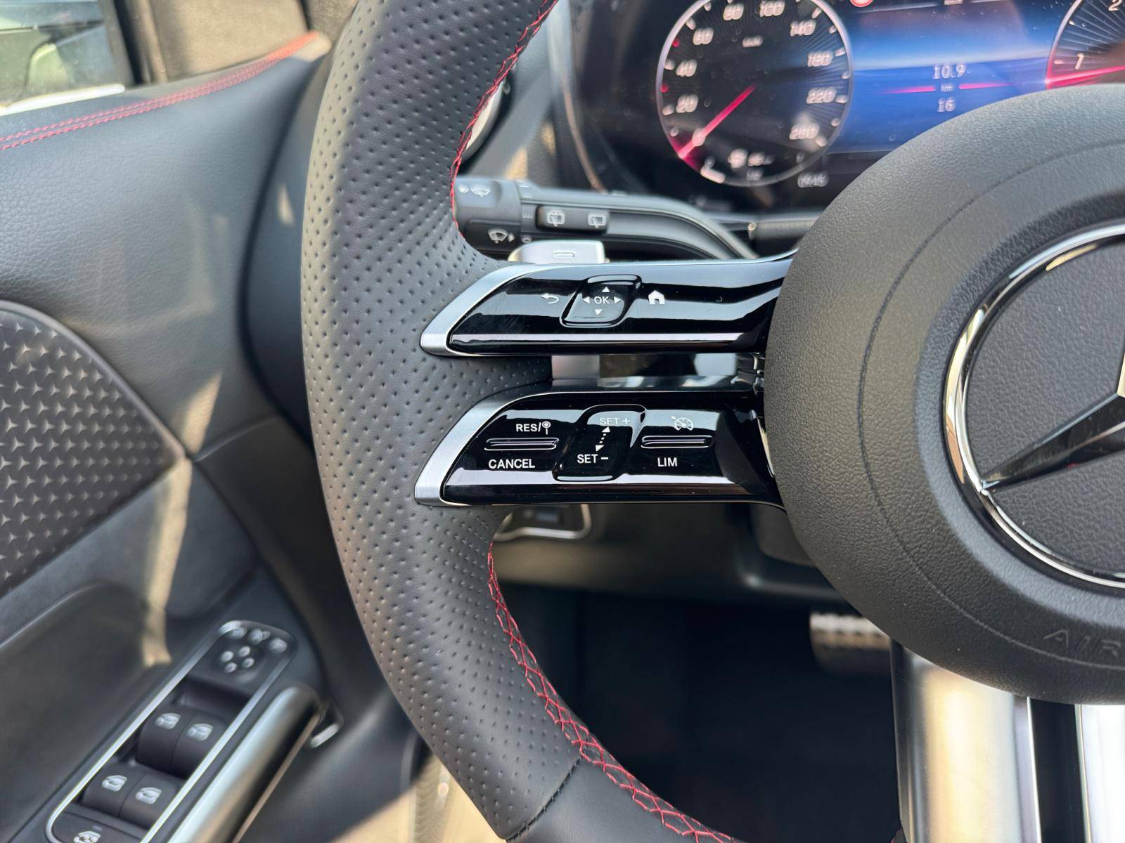 Image Mercedes-Benz GLA 200 d AMG Line  GLA 200 d AMG Line 200 d AMG Line