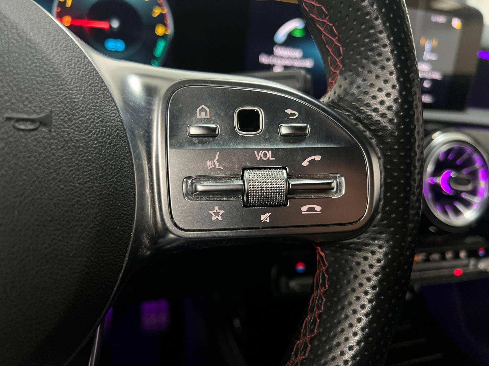 Image Mercedes-Benz CLASSE A 250 e AMG Line  Classe A 250 e 8G-DCT AMG Line 250 e AMG Line