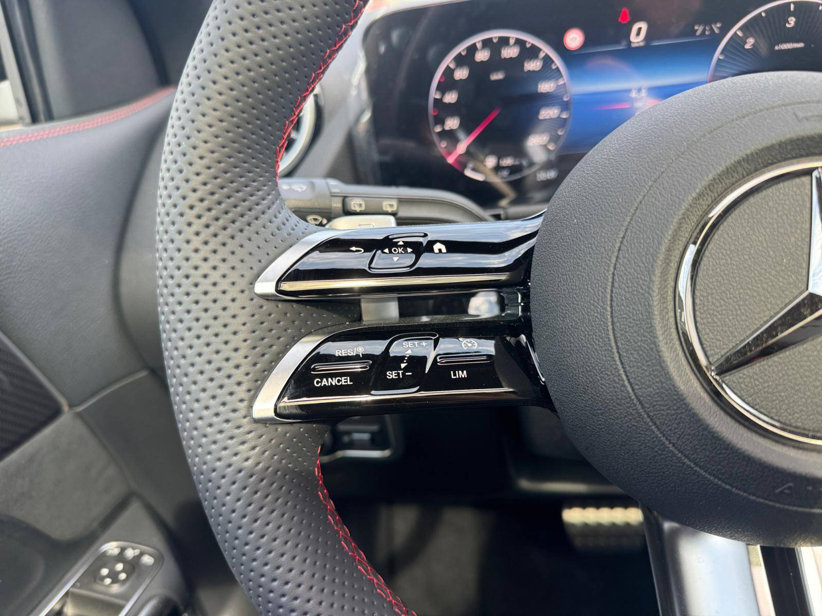 Image Mercedes-Benz GLA 200 d AMG Line  GLA 200 d AMG Line 200 d AMG Line