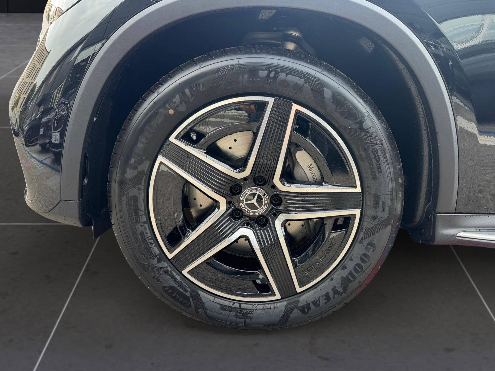 Image Mercedes-Benz GLC SUV GLC 220 d 4MATIC AMG Line   GLC 220 d 4MATIC AMG Line