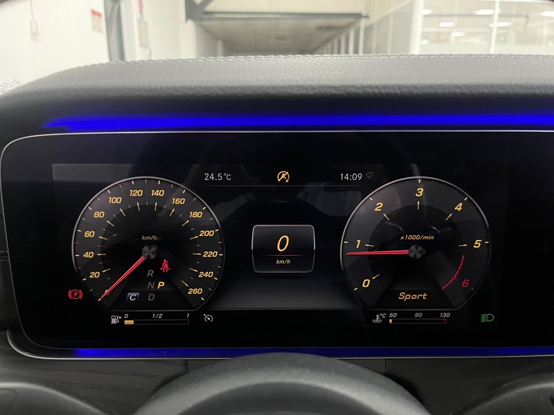 Image Mercedes-Benz CLASSE E COUPÉ Classe E 220 d 4MATIC AMG Line Coupé  Classe E Coupé 220 d 9G-Tronic 4-Matic AMG Line Classe E 220 d 4MATIC AMG Line Coupé