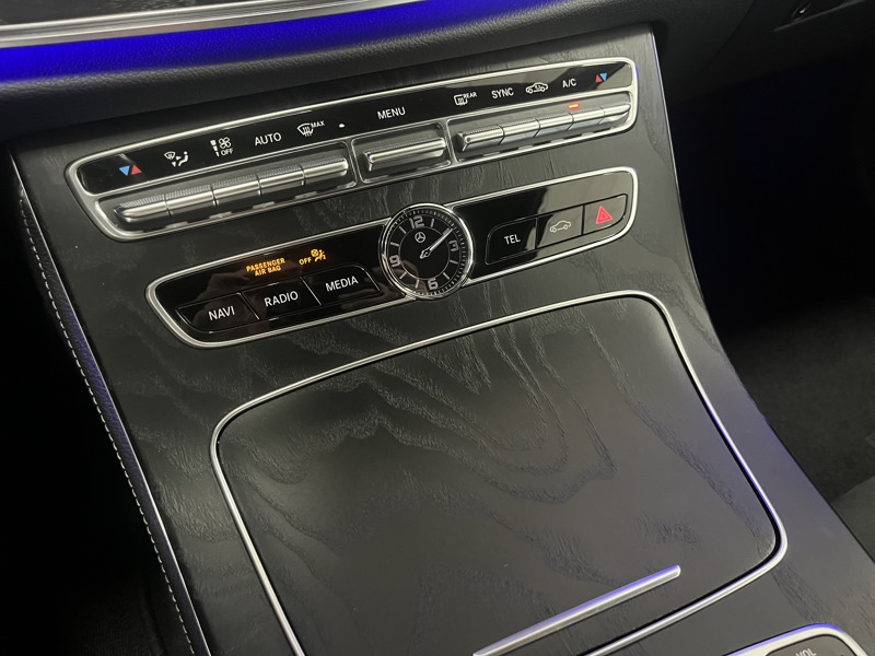 Image Mercedes-Benz CLASSE E COUPÉ Classe E 220 d 4MATIC AMG Line Coupé  Classe E Coupé 220 d 9G-Tronic 4-Matic AMG Line Classe E 220 d 4MATIC AMG Line Coupé