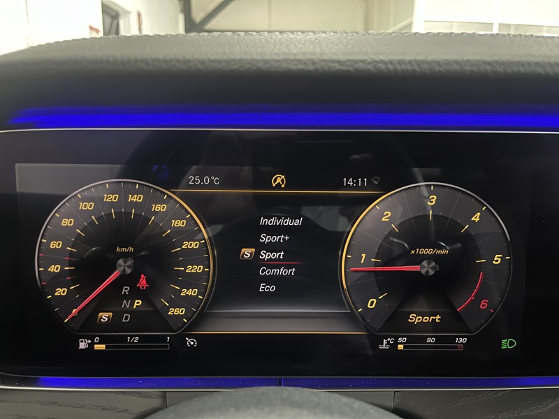 Image Mercedes-Benz CLASSE E COUPÉ Classe E 220 d 4MATIC AMG Line Coupé  Classe E Coupé 220 d 9G-Tronic 4-Matic AMG Line Classe E 220 d 4MATIC AMG Line Coupé