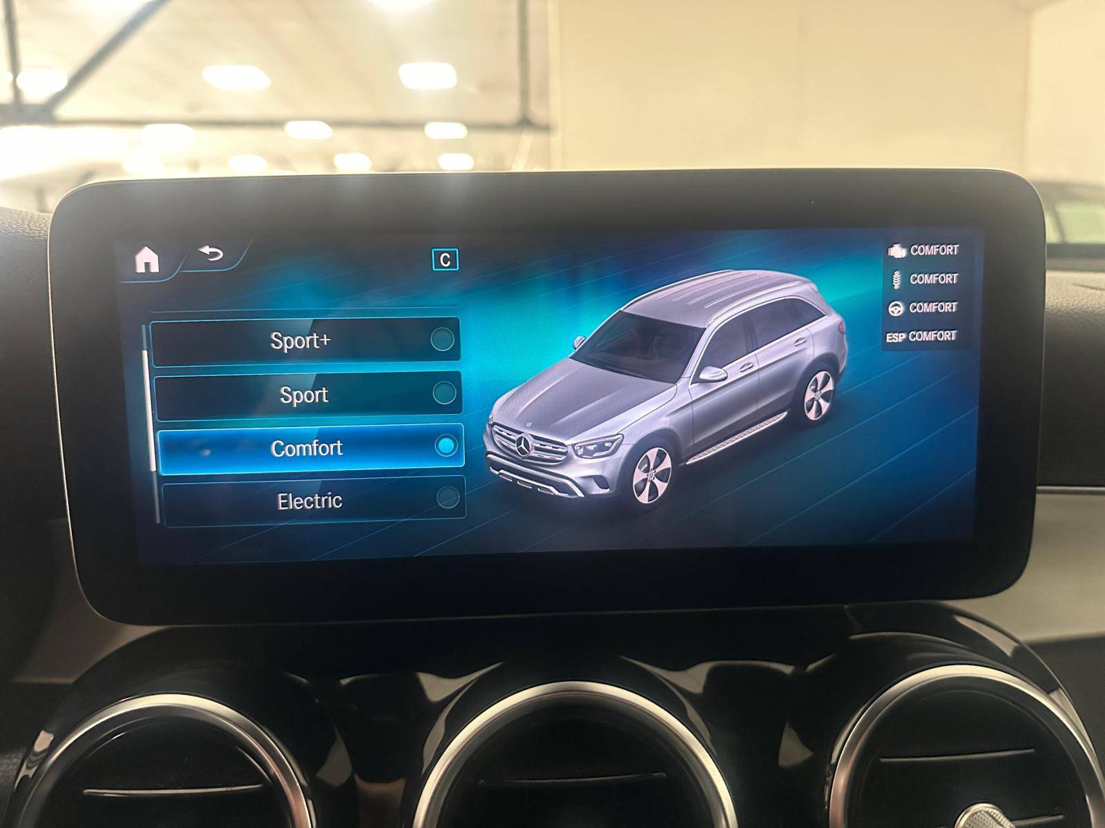 Image Mercedes-Benz GLC SUV GLC 300de 4MATIC SUV AMG Line  GLC 300de 4MATIC SUV AMG Line GLC 300de 4MATIC SUV AMG Line