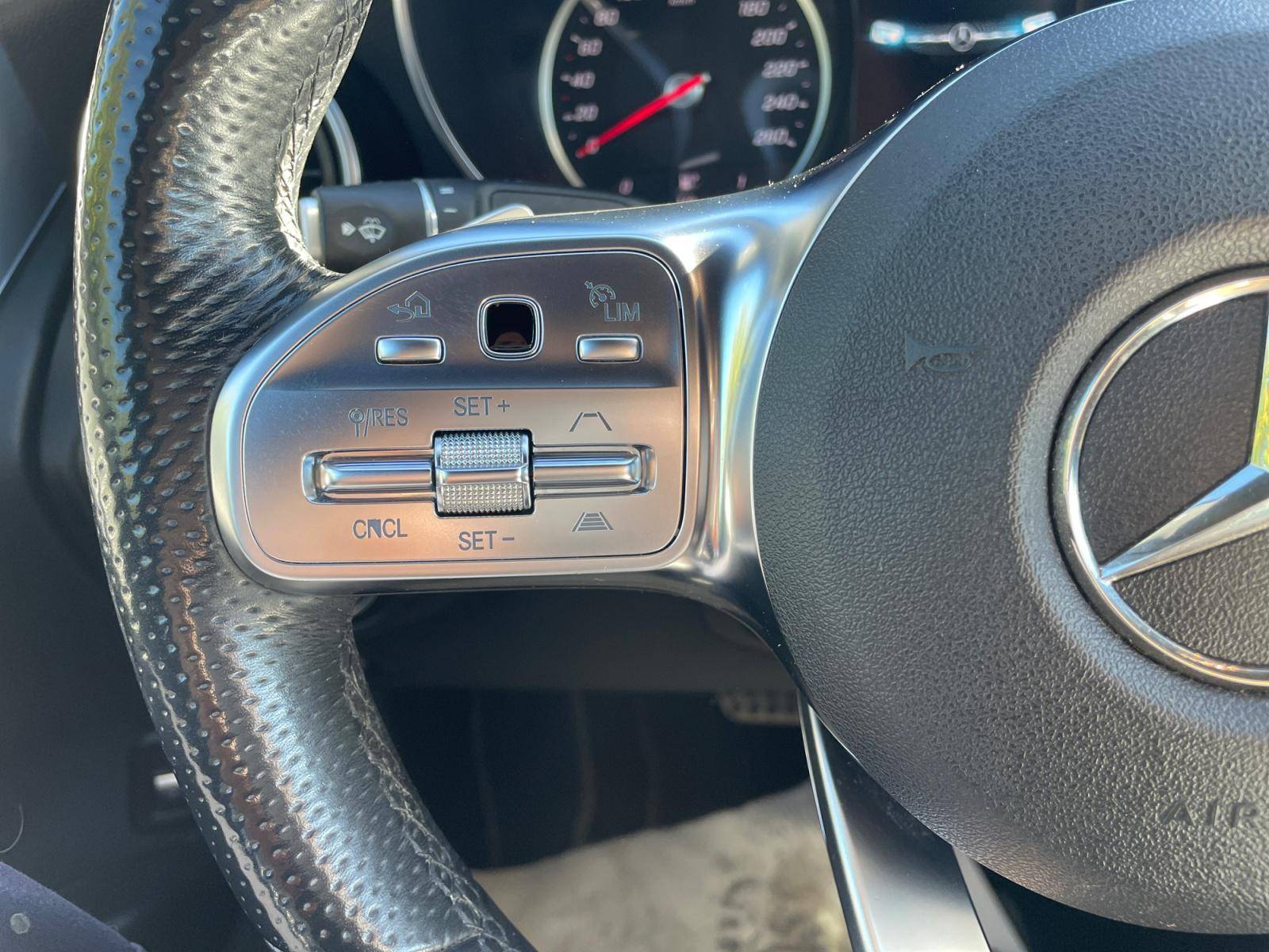 Image Mercedes-Benz GLC COUPÉ GLC 300 d 4MATIC Coupé AMG Line  GLC Coupé 300 d 9G-Tronic 4Matic AMG Line GLC 300 d 4MATIC Coupé AMG Line