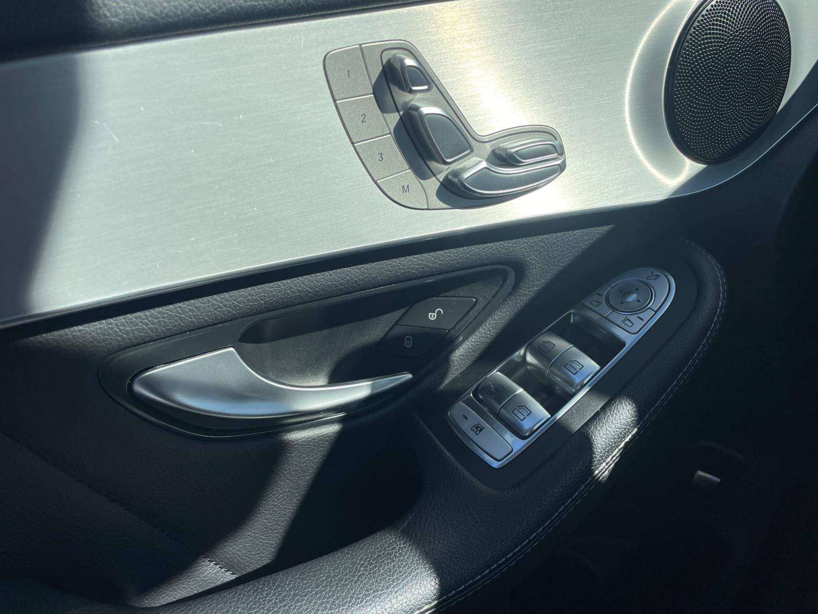 Image Mercedes-Benz GLC COUPÉ GLC 300 d 4MATIC Coupé AMG Line  GLC Coupé 300 d 9G-Tronic 4Matic AMG Line GLC 300 d 4MATIC Coupé AMG Line