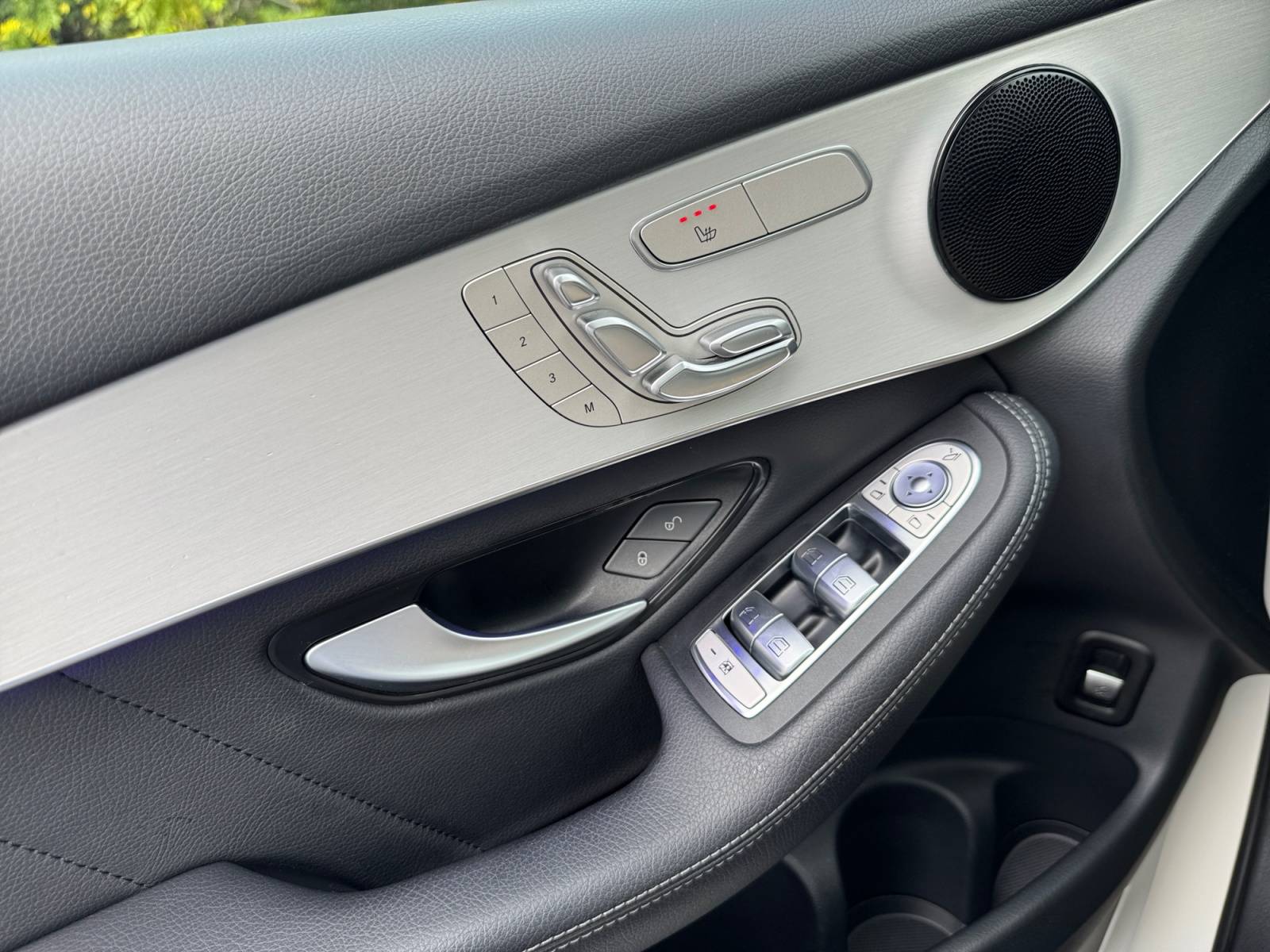 Image Mercedes-Benz GLC SUV GLC 300de 4MATIC SUV AMG Line  GLC 300de 4MATIC SUV AMG Line GLC 300de 4MATIC SUV AMG Line