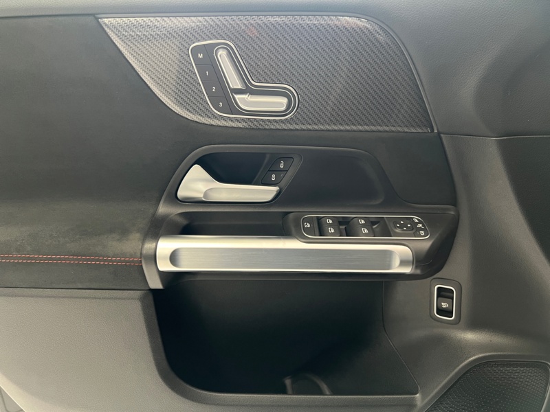 Image Mercedes-Benz GLB 200 d AMG Line  GLB 200 d 8G-DCT AMG Line 200 d AMG Line